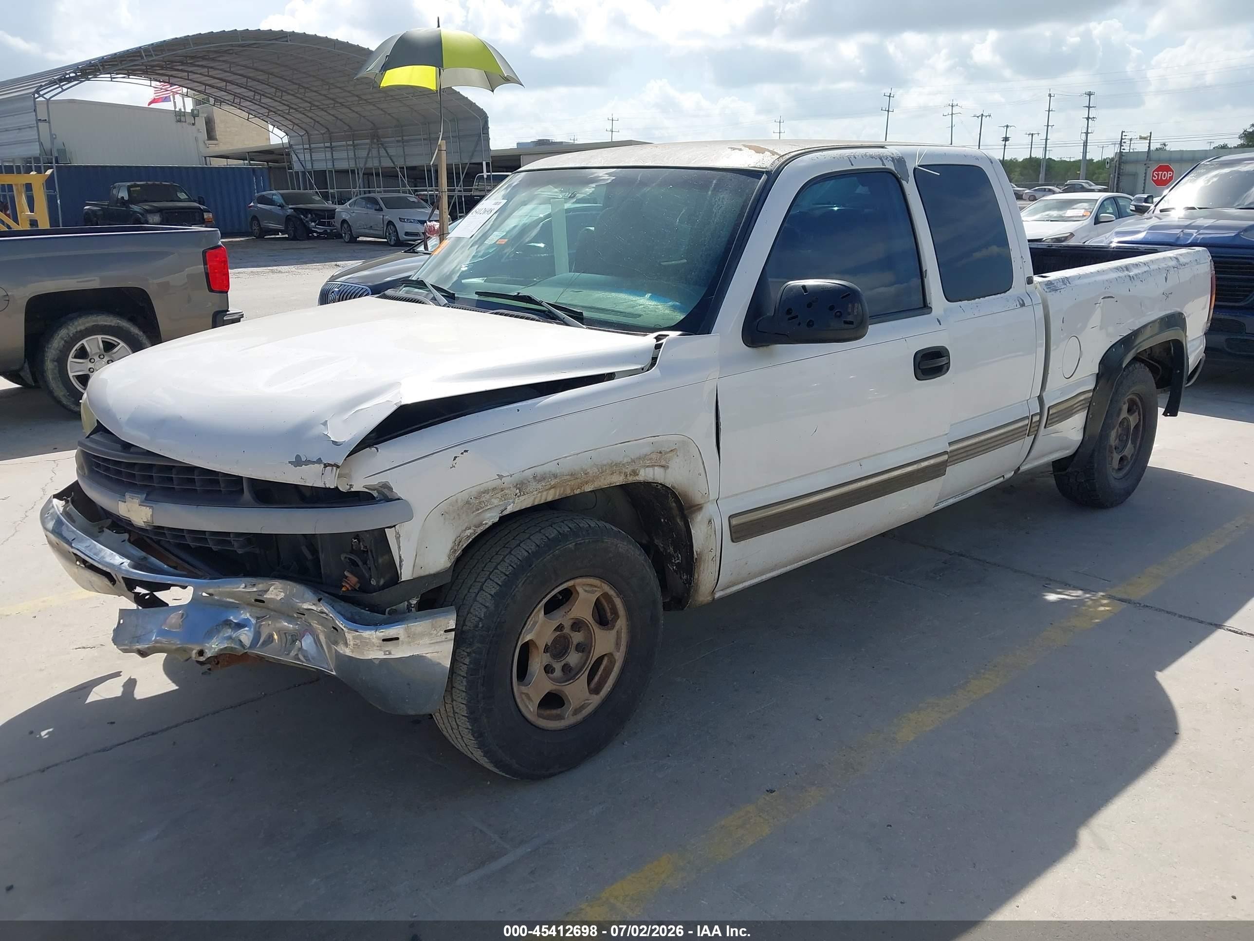 2001 Chevrolet Silverado 1500   White vin: 2GCEC19W711389901