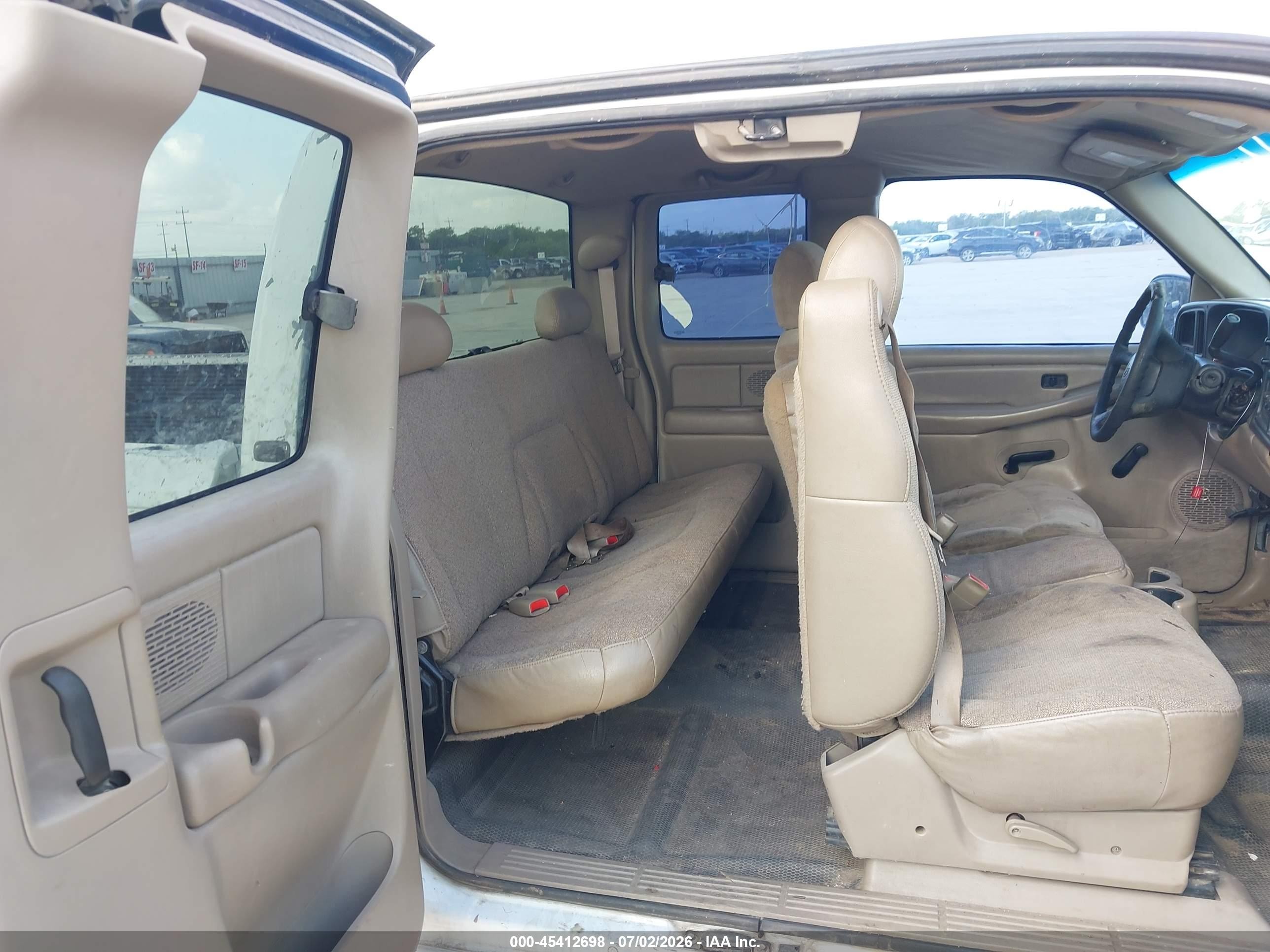 2001 Chevrolet Silverado 1500   White vin: 2GCEC19W711389901