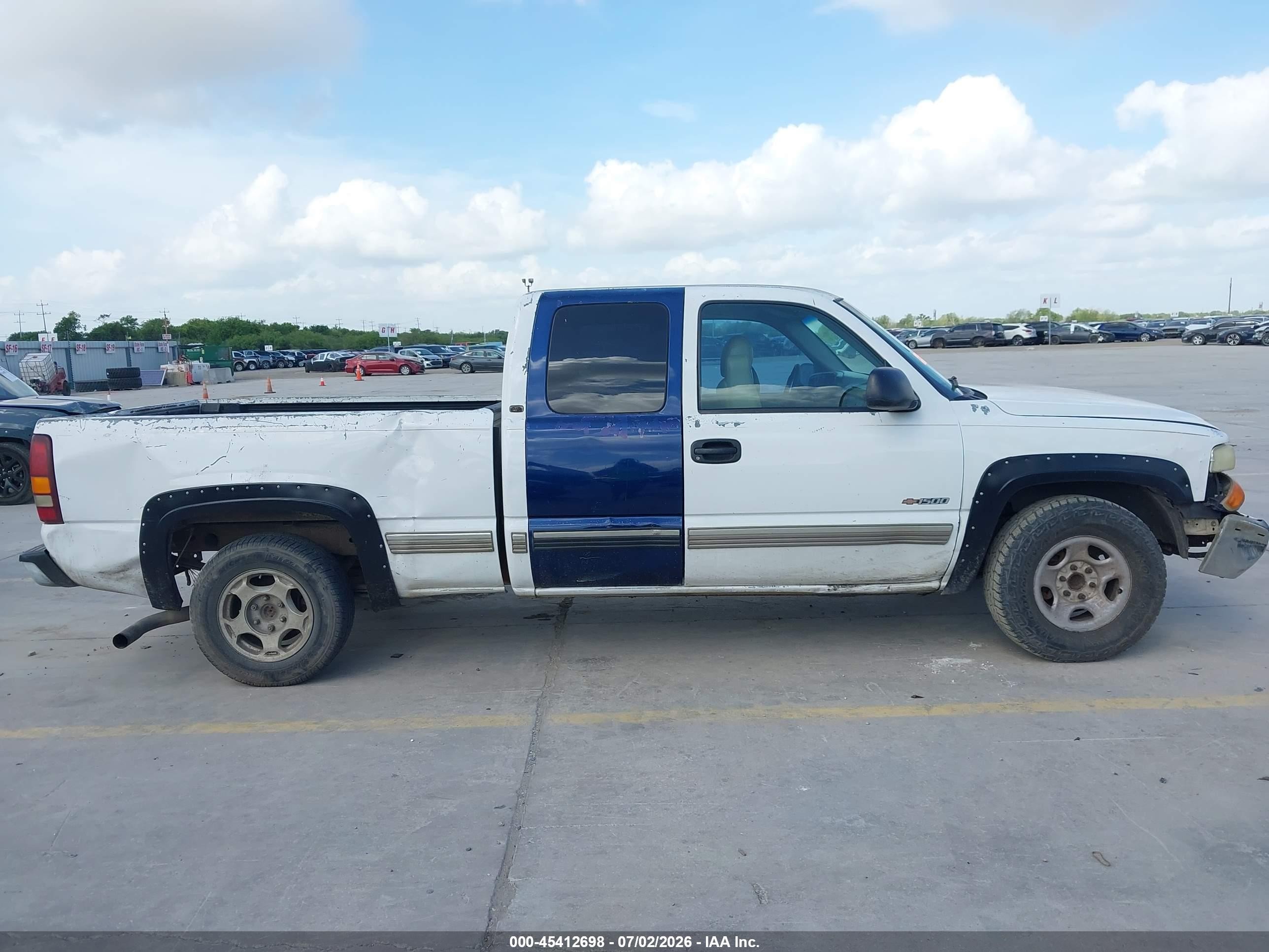 2001 Chevrolet Silverado 1500   White vin: 2GCEC19W711389901