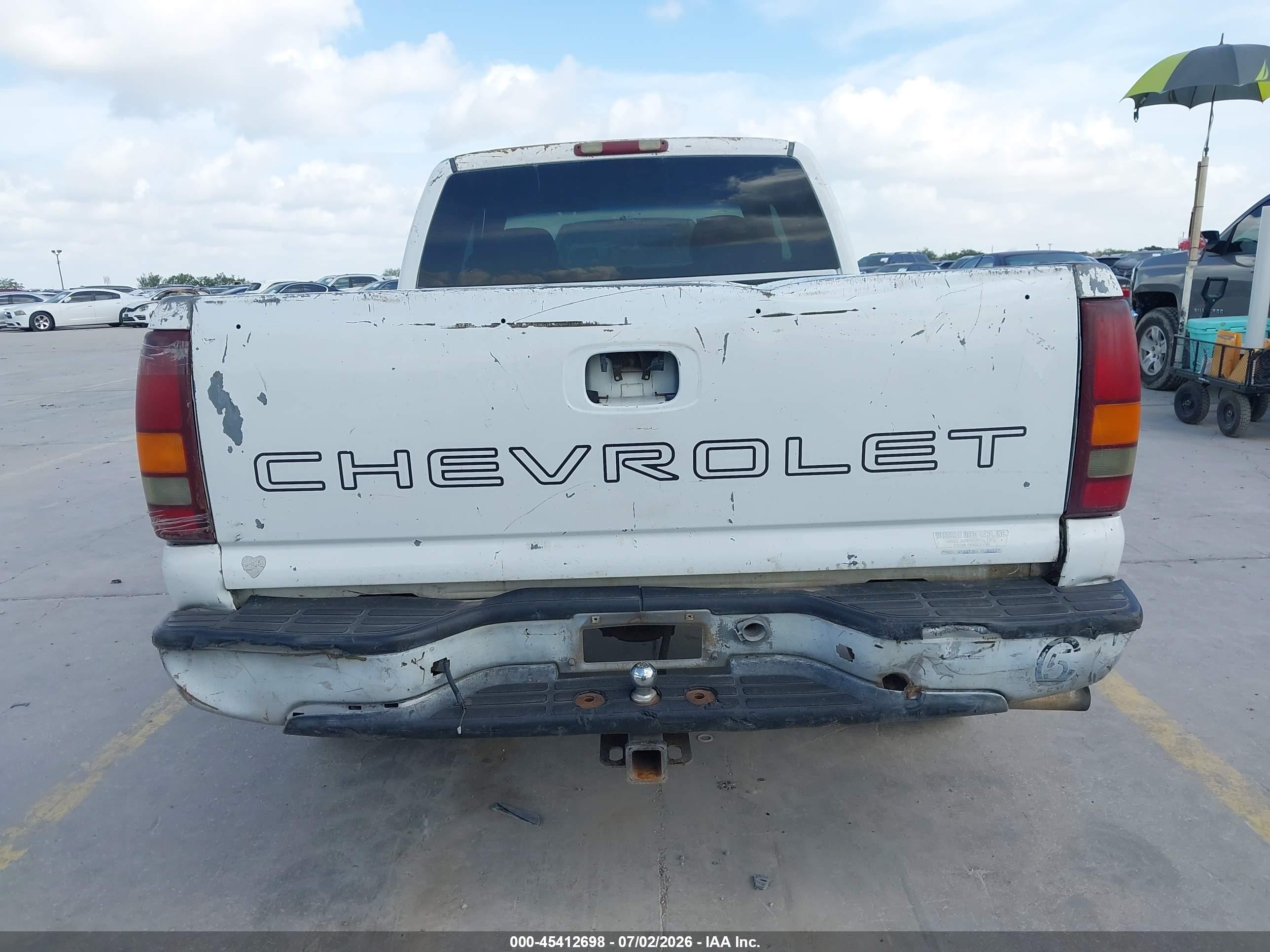 2001 Chevrolet Silverado 1500   White vin: 2GCEC19W711389901