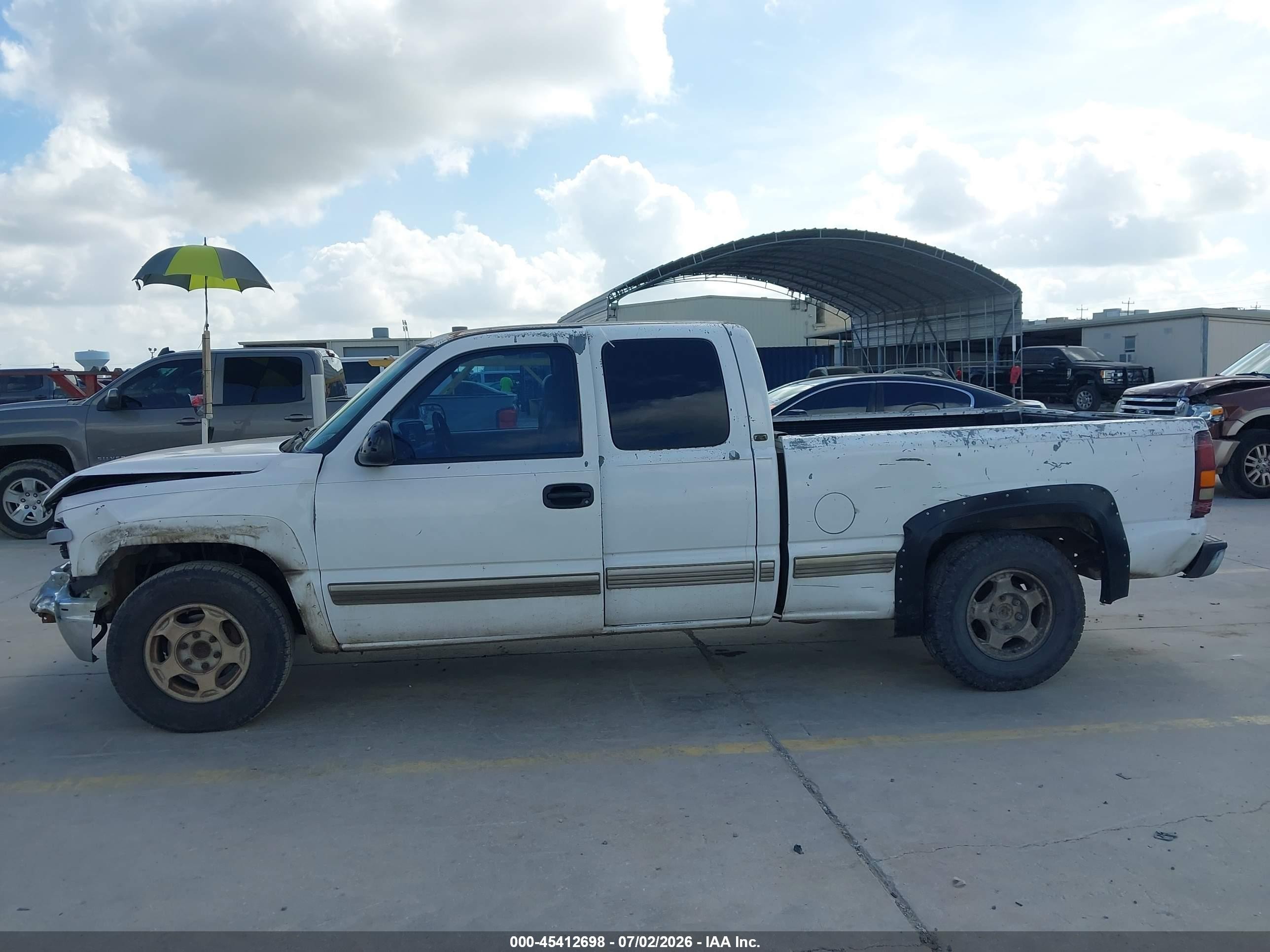 2001 Chevrolet Silverado 1500   White vin: 2GCEC19W711389901