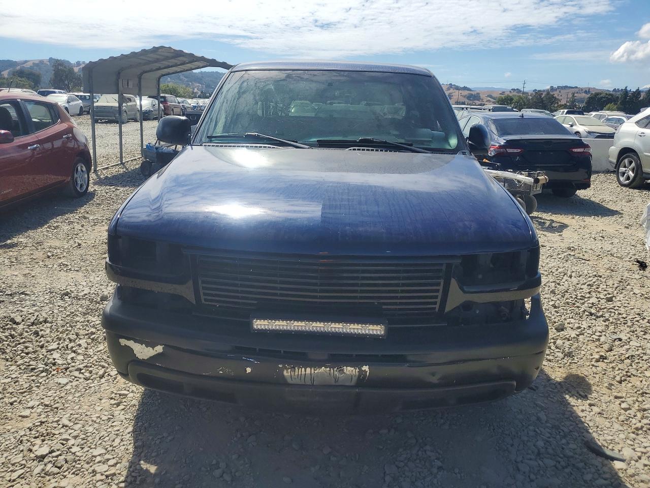 2001 Chevrolet Silverado C1500 Blue vin: 2GCEC19W811158084