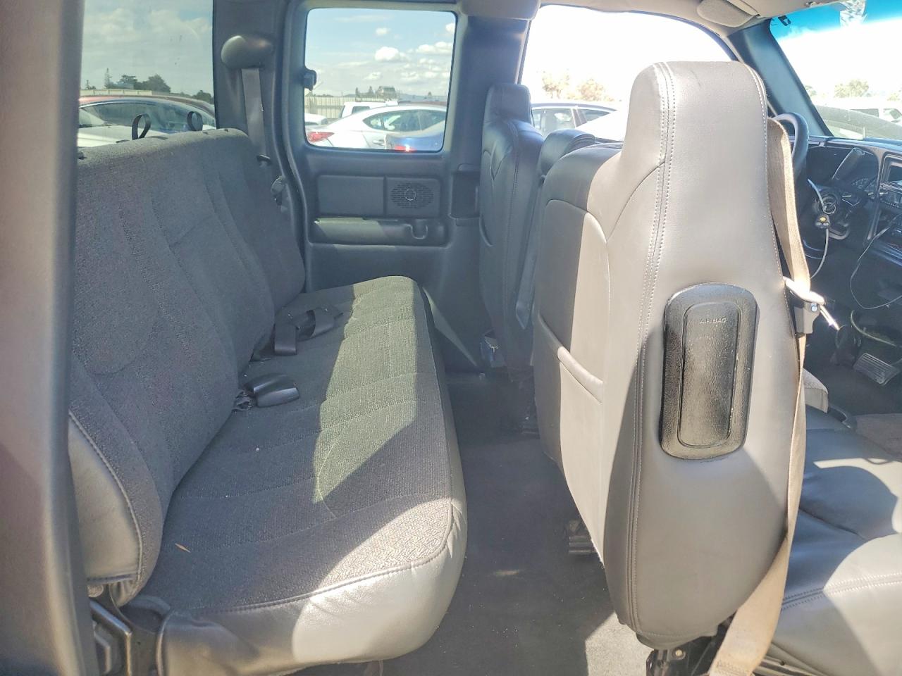 2001 Chevrolet Silverado C1500 Blue vin: 2GCEC19W811158084