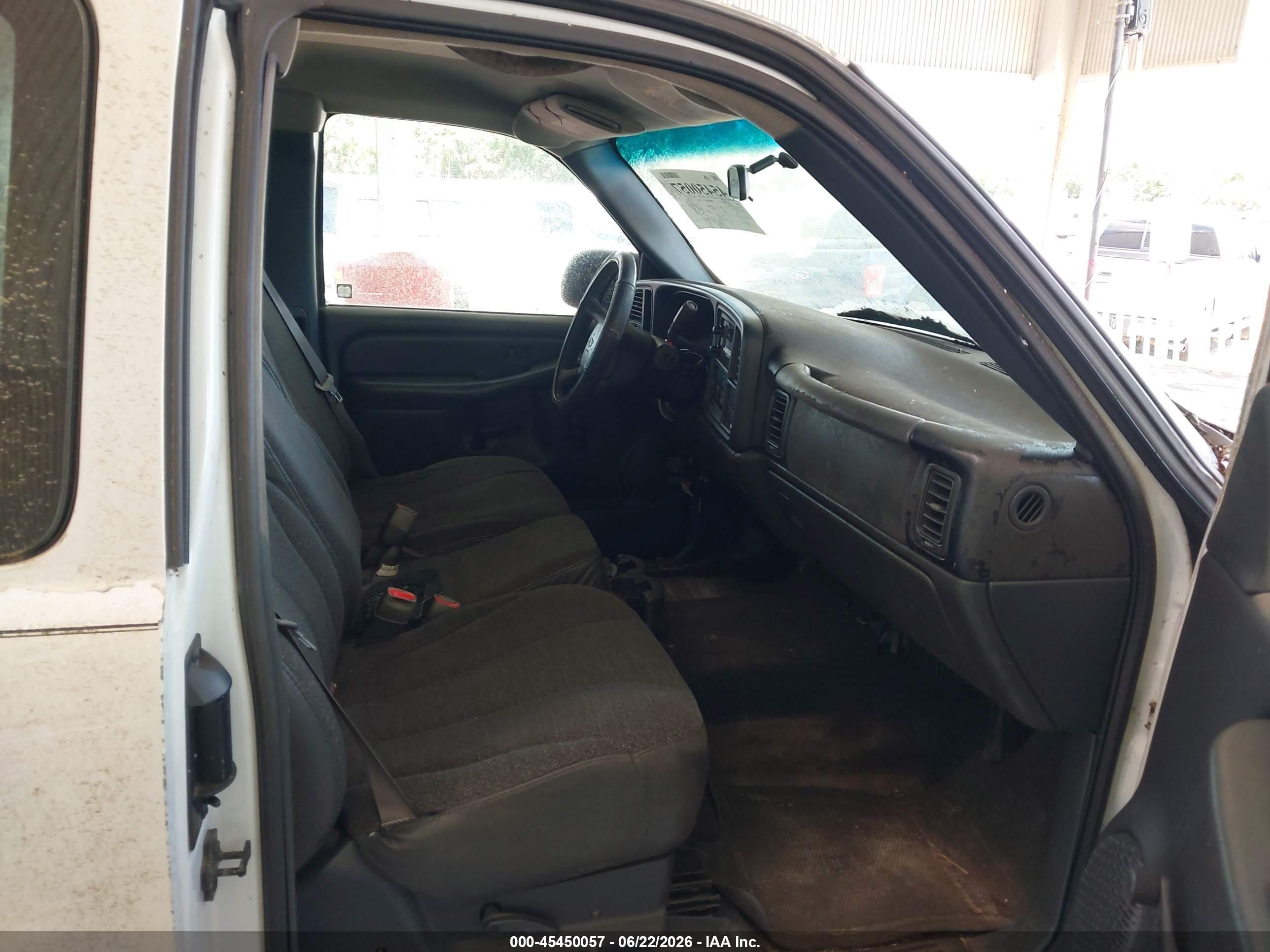 2002 Chevrolet Silverado 1500 White vin: 2GCEC19W821136121