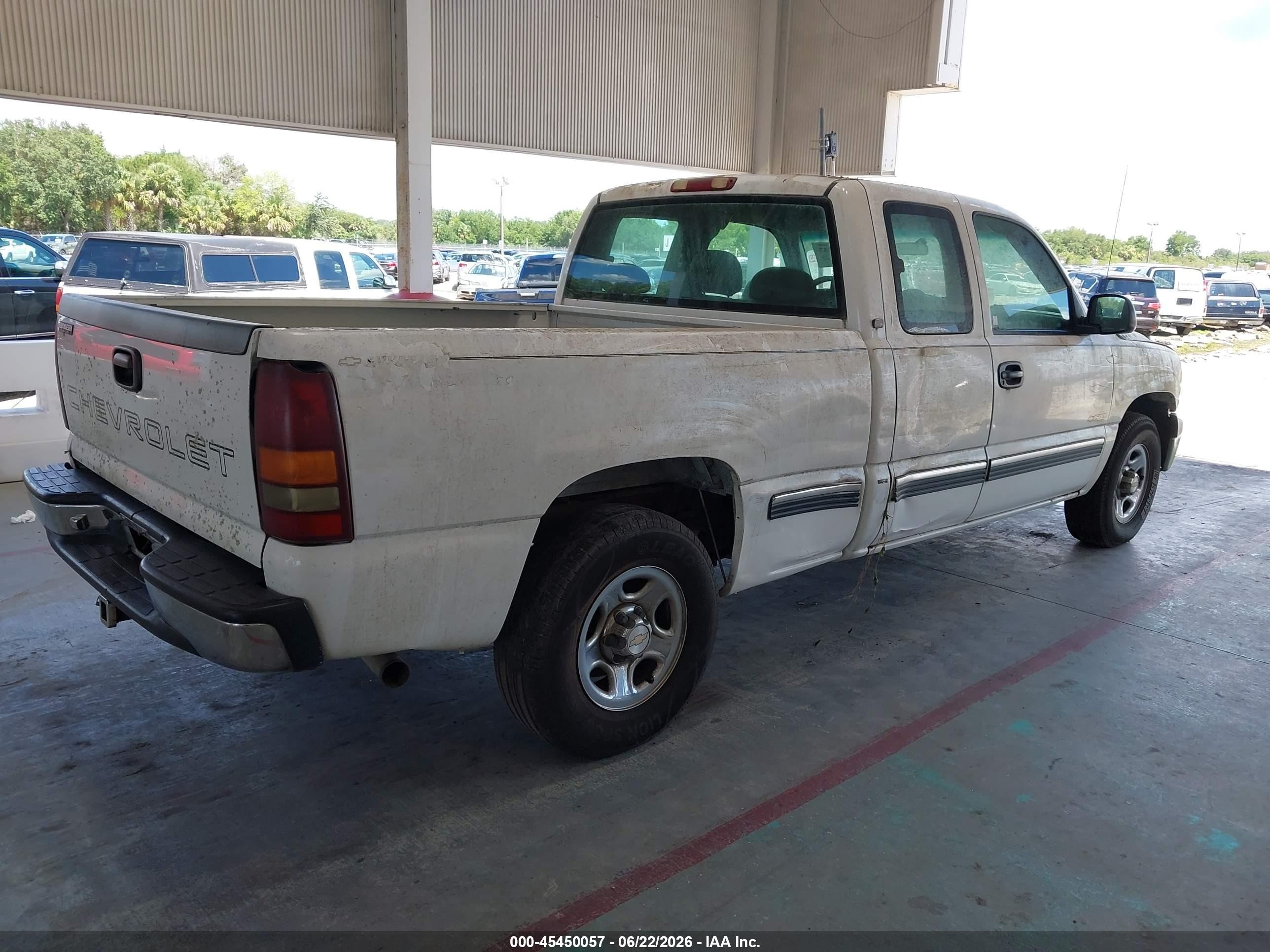 2002 Chevrolet Silverado 1500 White vin: 2GCEC19W821136121