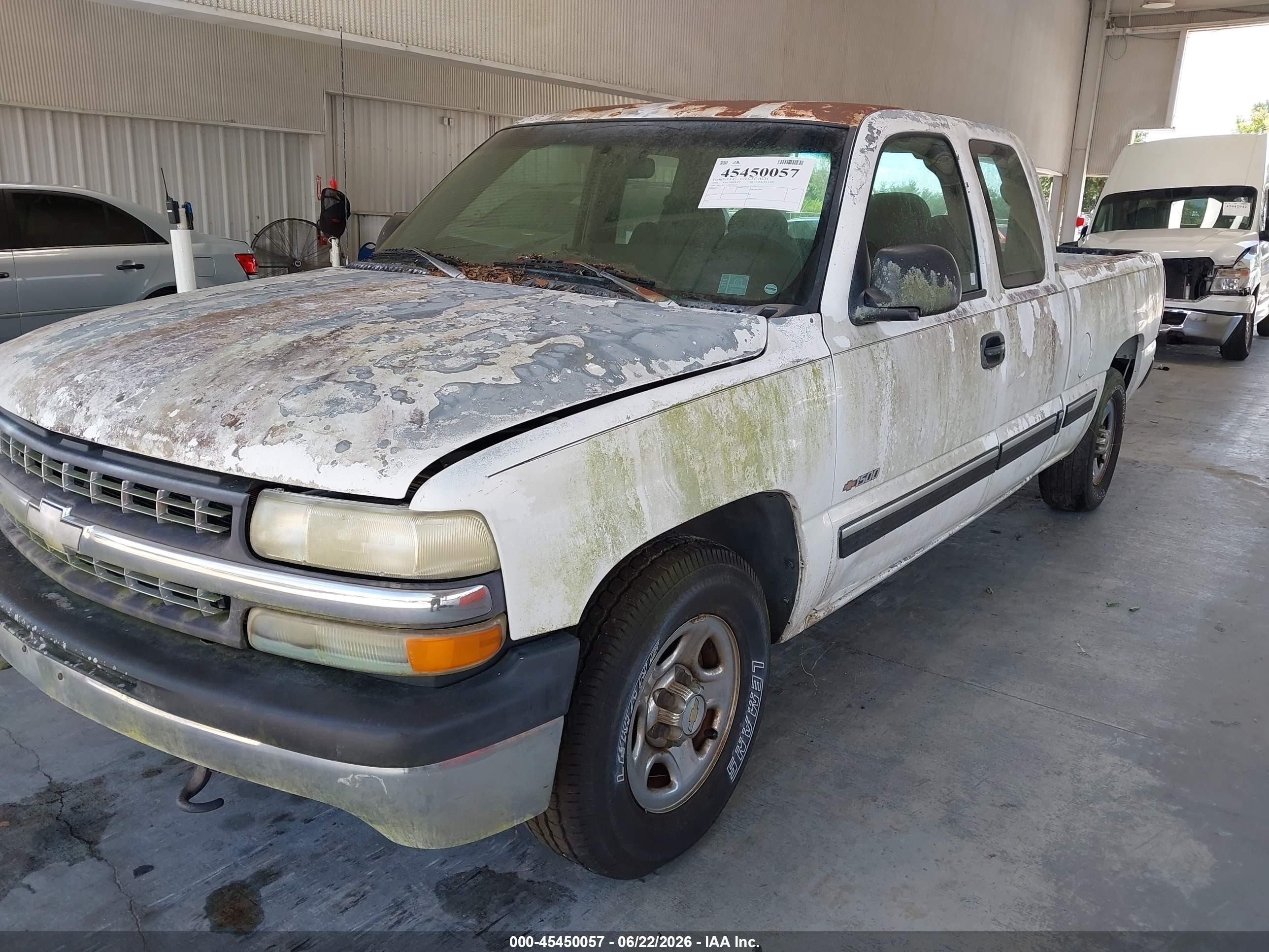2002 Chevrolet Silverado 1500 White vin: 2GCEC19W821136121