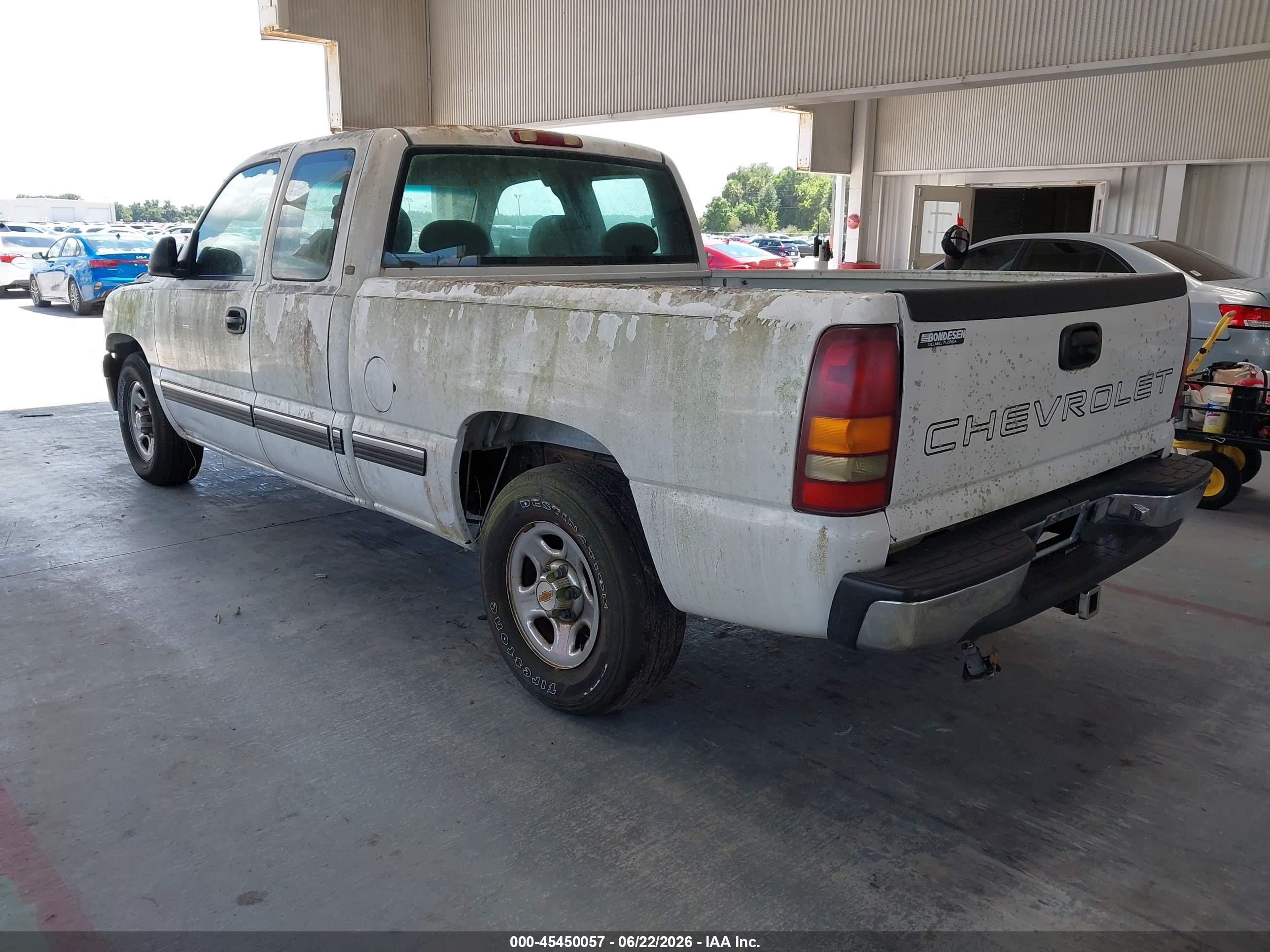 2002 Chevrolet Silverado 1500 White vin: 2GCEC19W821136121