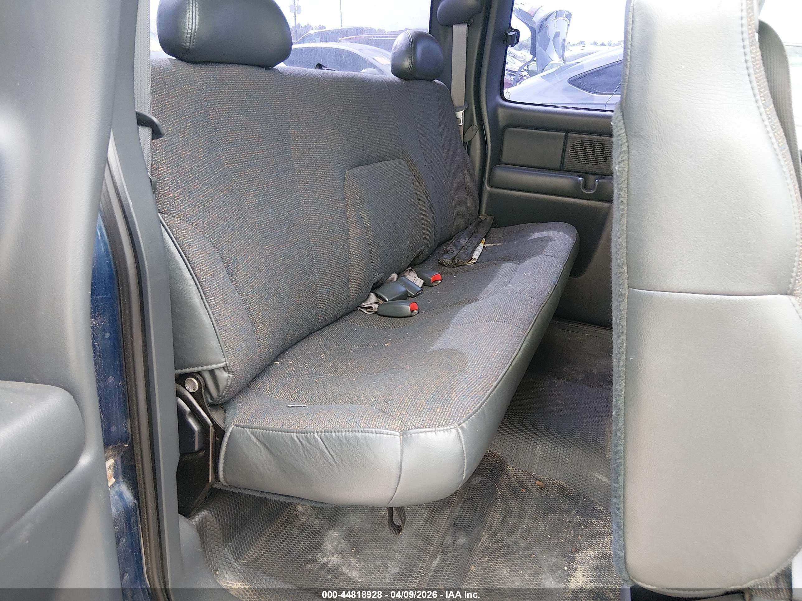 2002 Chevrolet Silverado 1500 Navy vin: 2GCEC19W921269678
