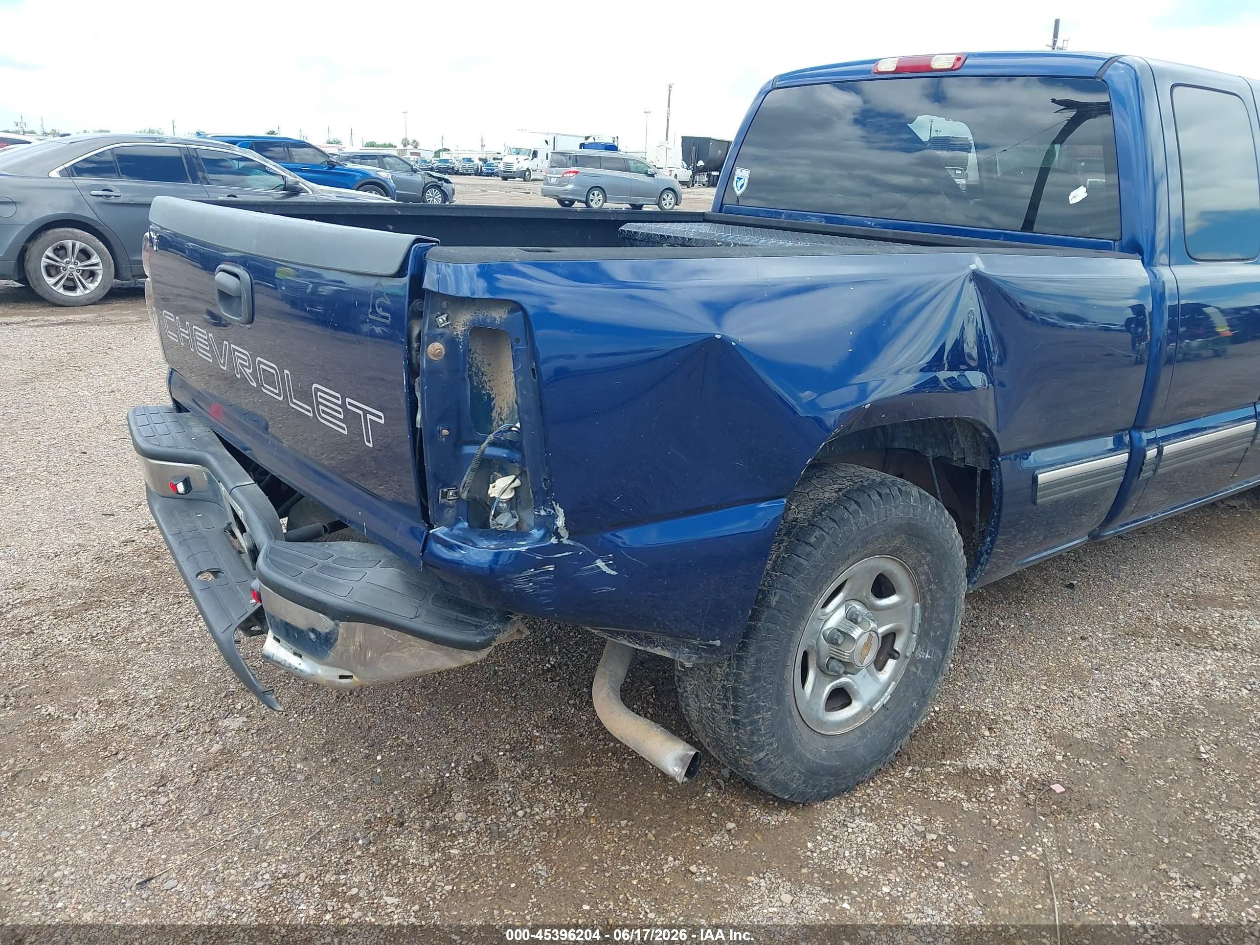 2002 Chevrolet Silverado 1500   Blue vin: 2GCEC19W921306938