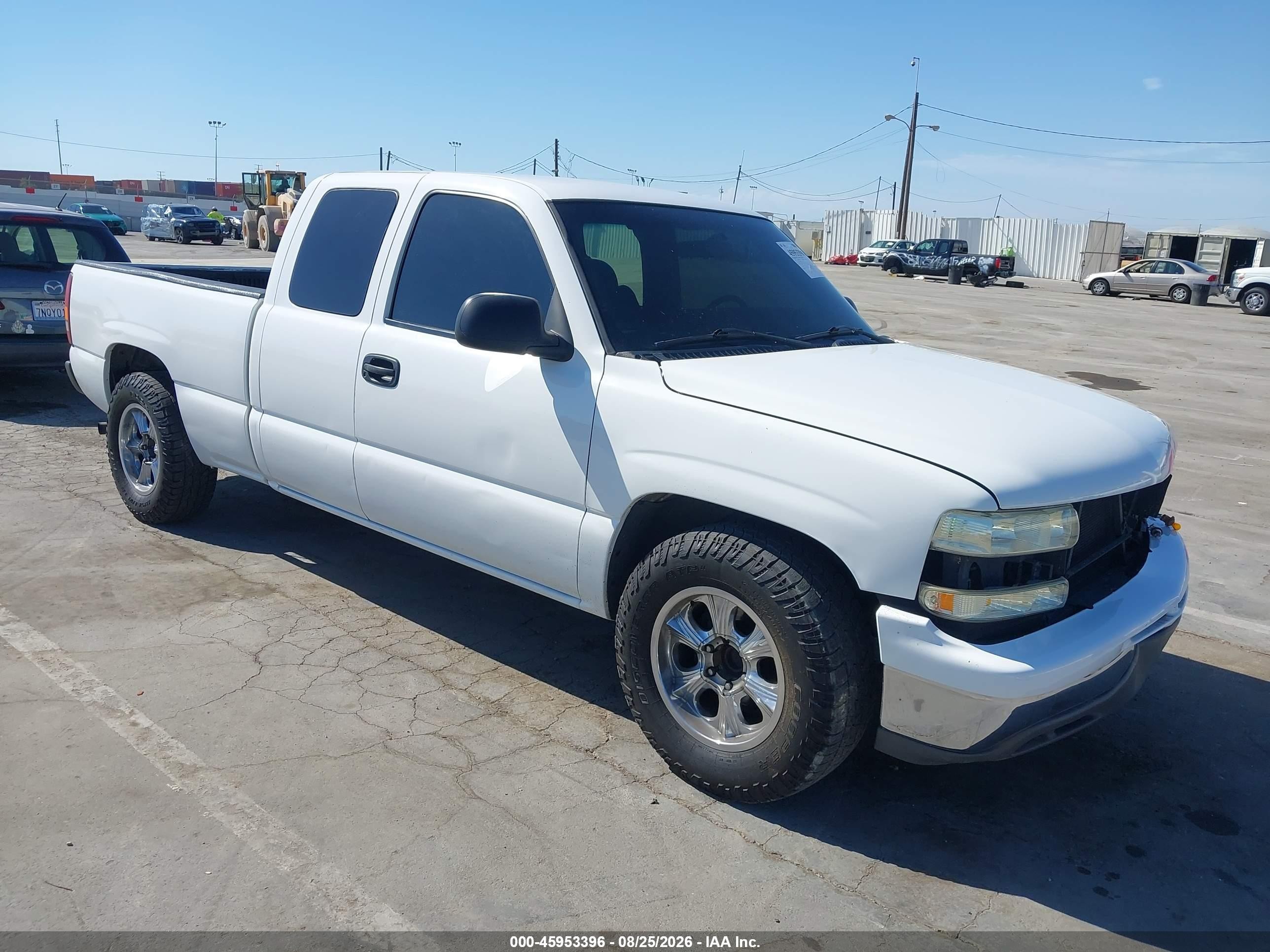 2002 Chevrolet Silverado 1500   White vin: 2GCEC19X021384534