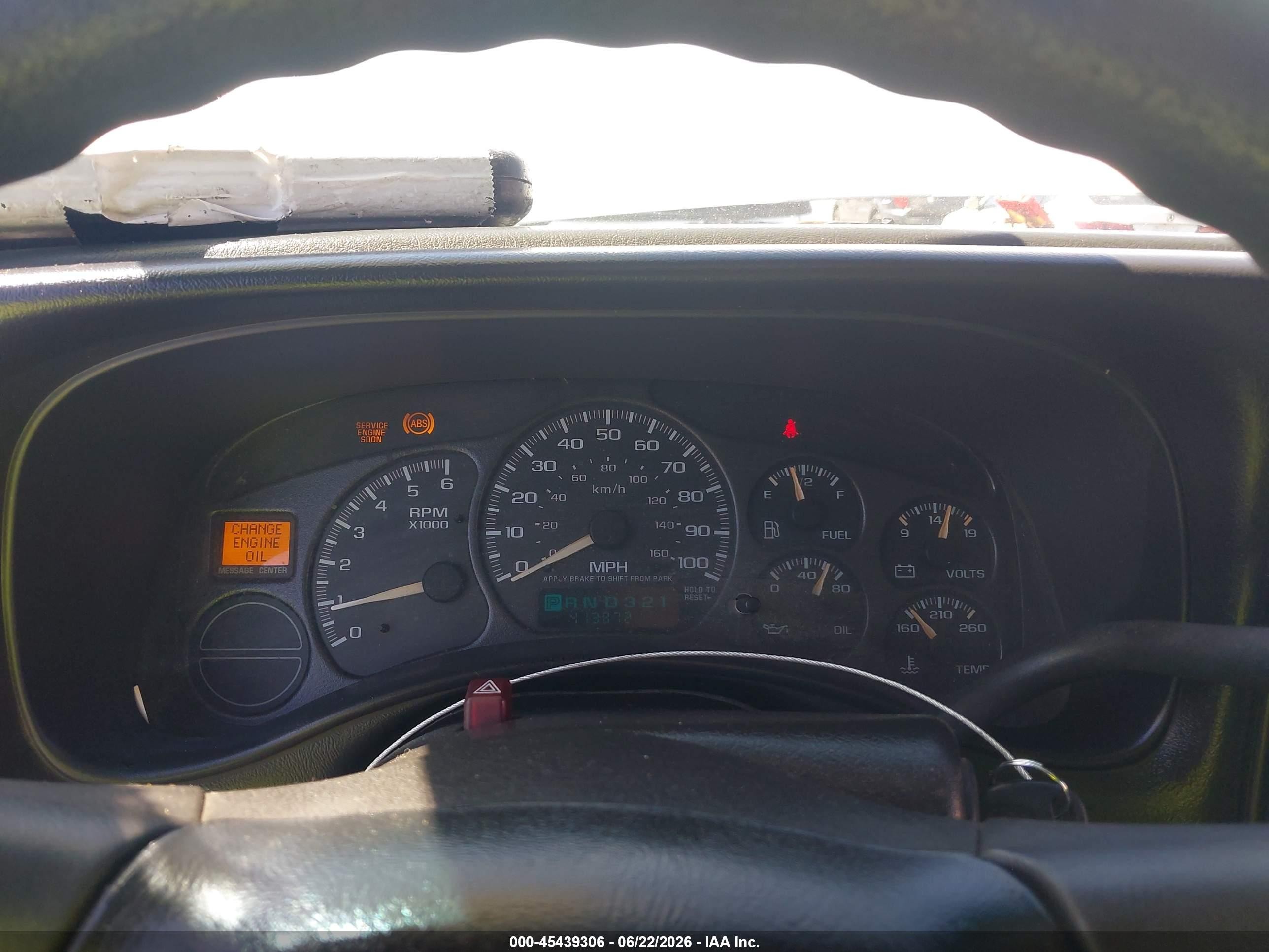 2002 Chevrolet Silverado 1500   White vin: 2GCEC19X221396653