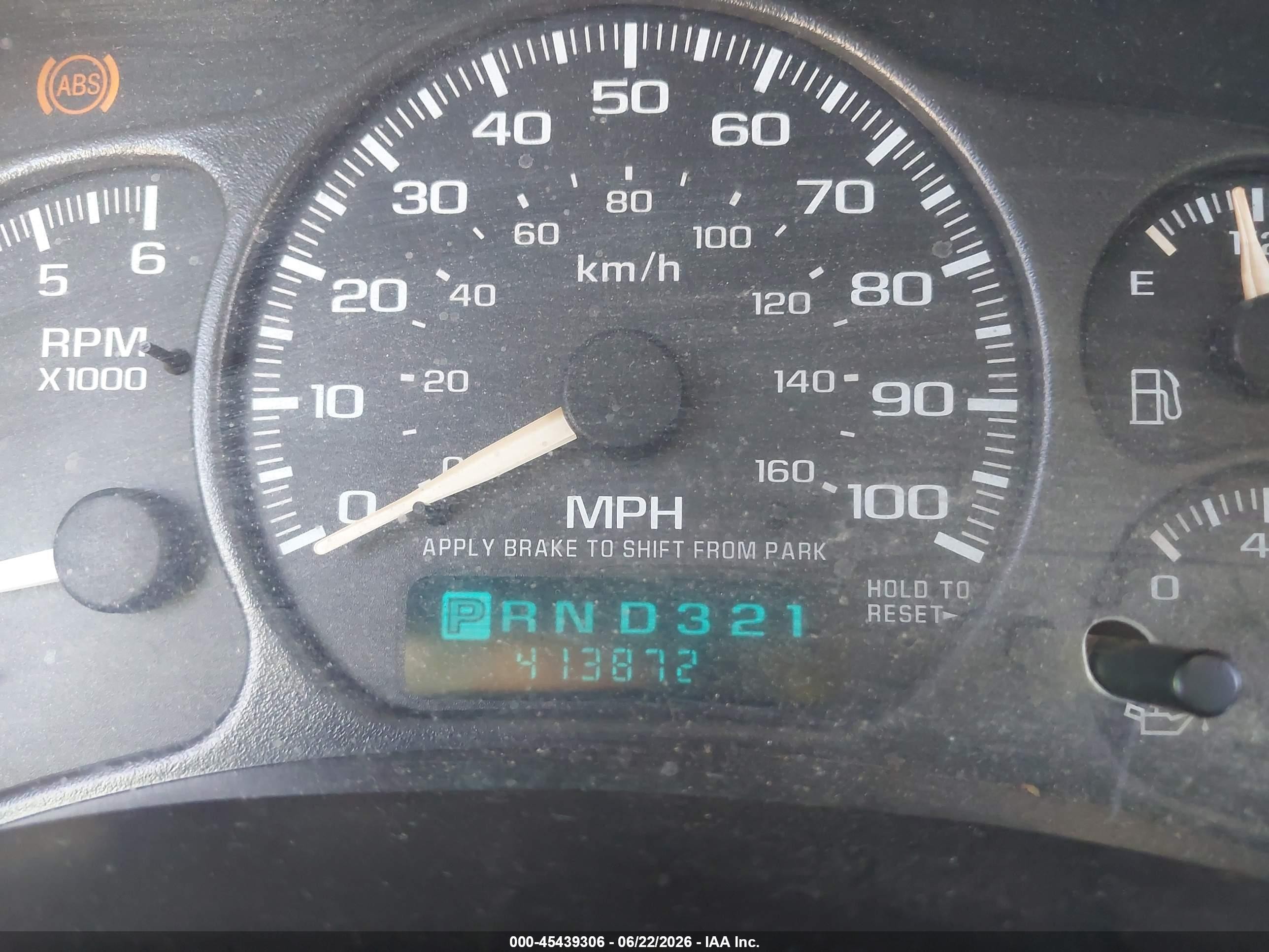 2002 Chevrolet Silverado 1500   White vin: 2GCEC19X221396653