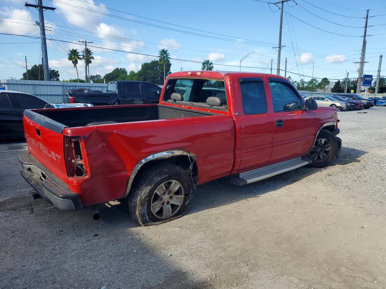 2003 Chevrolet Silverado C1500 Red vin: 2GCEC19X531254766