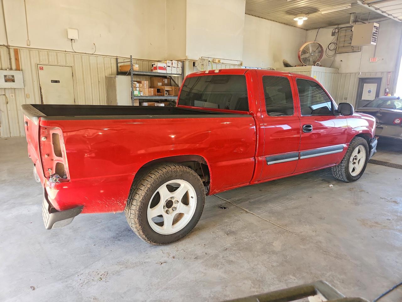 2003 Chevrolet Silverado C1500 Красный vin: 2GCEC19X631154840