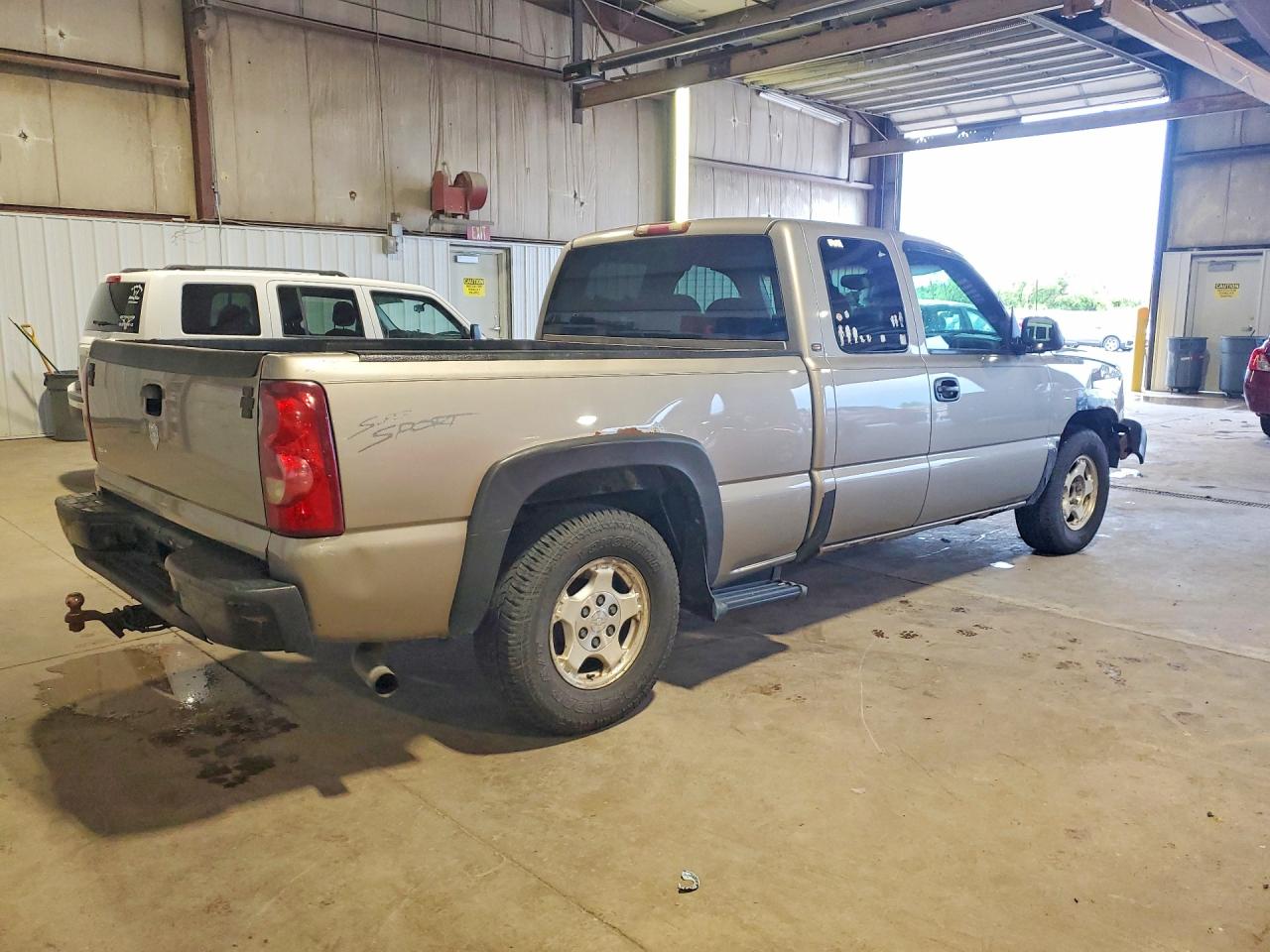 2003 Chevrolet Silverado C1500 Gold vin: 2GCEC19X631365147