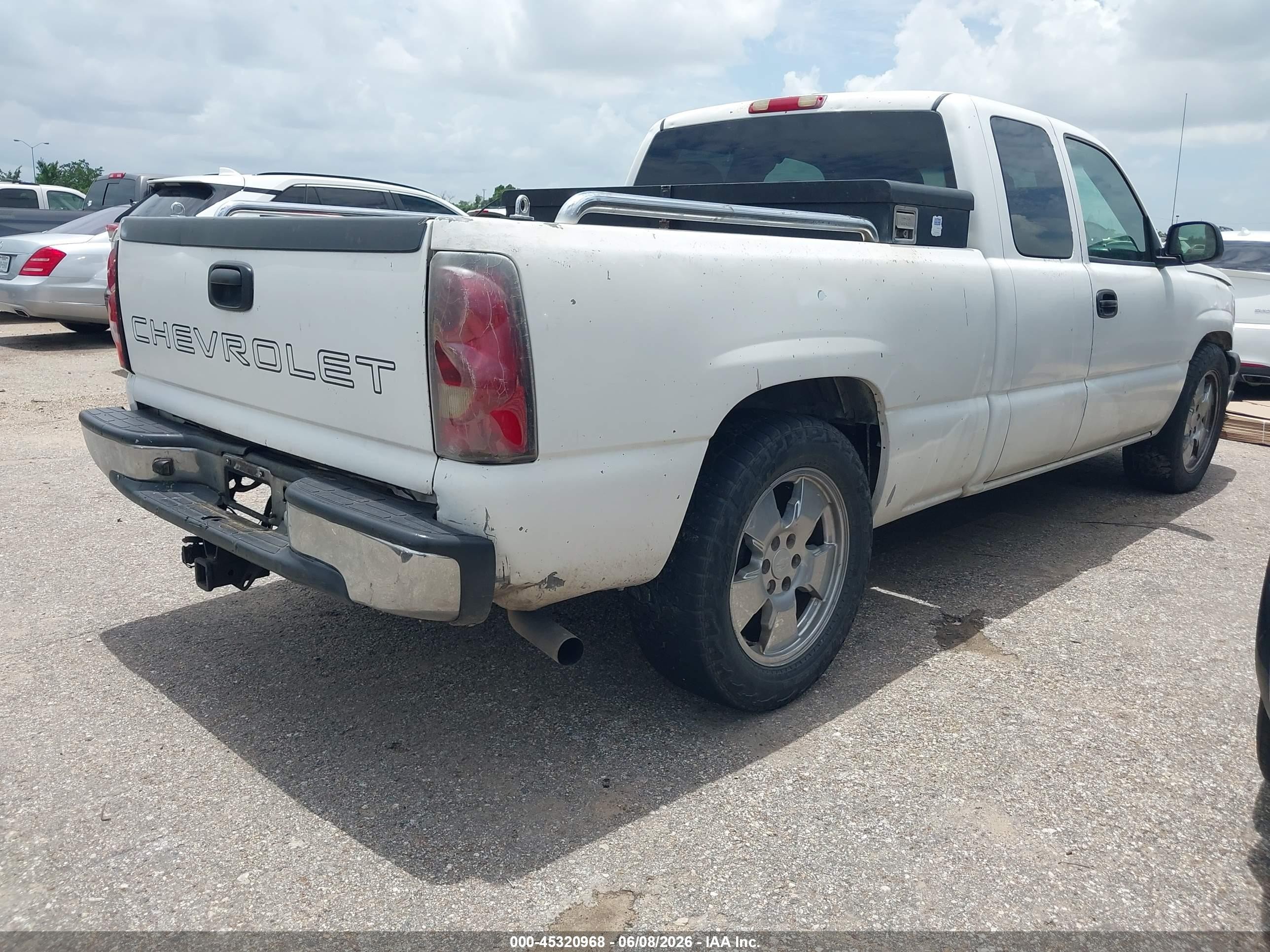 2003 Chevrolet Silverado 1500 Work Truck White vin: 2GCEC19X631366198