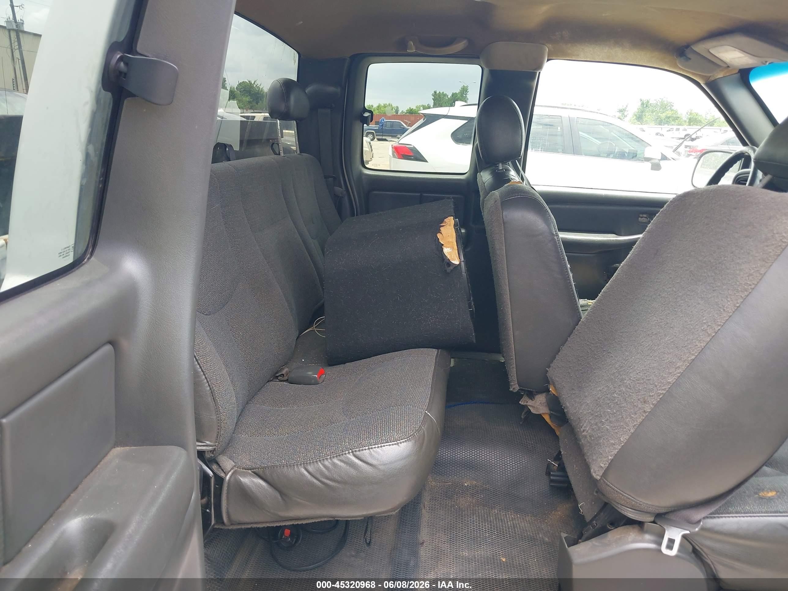 2003 Chevrolet Silverado 1500 Work Truck White vin: 2GCEC19X631366198