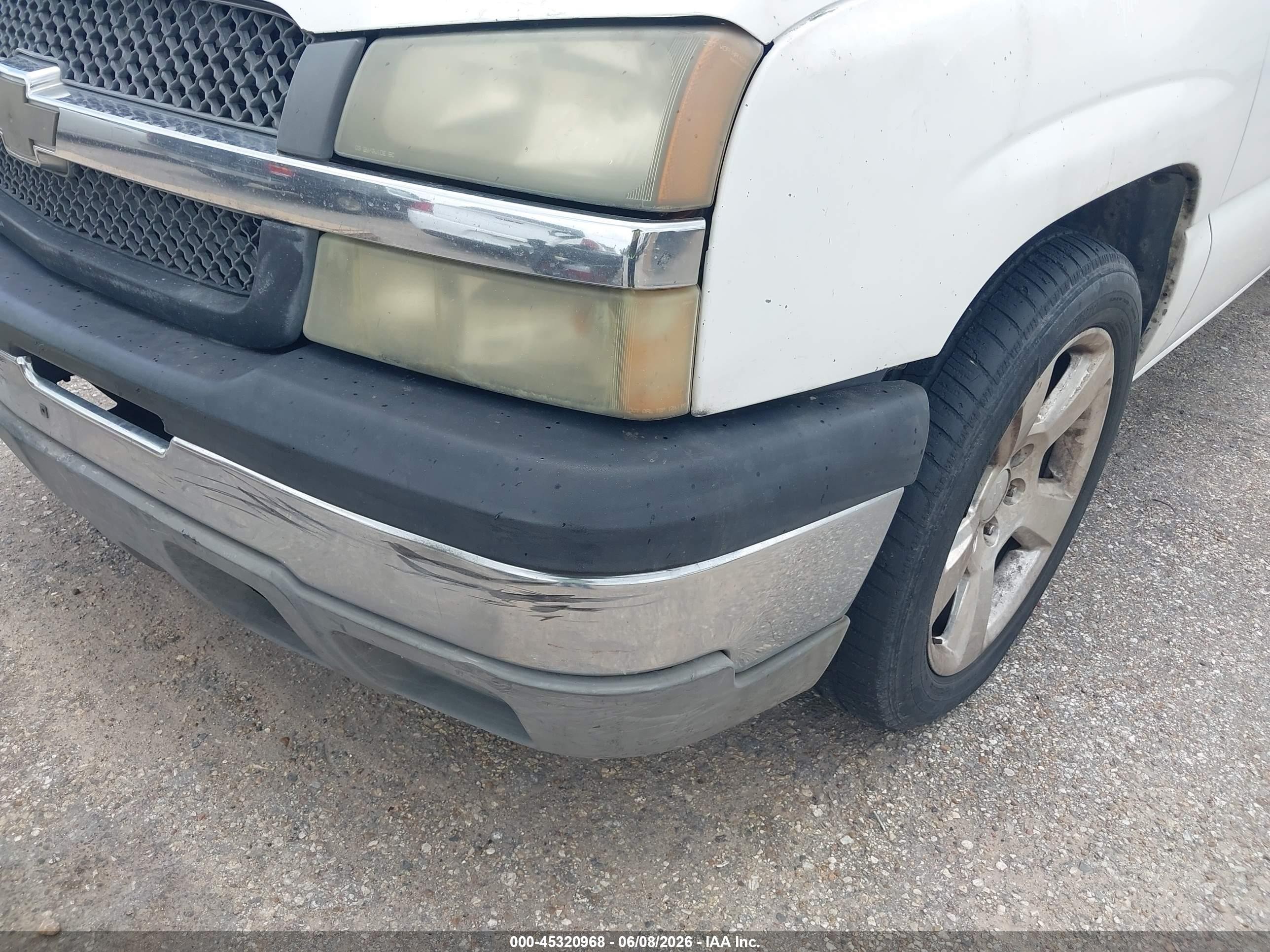 2003 Chevrolet Silverado 1500 Work Truck White vin: 2GCEC19X631366198