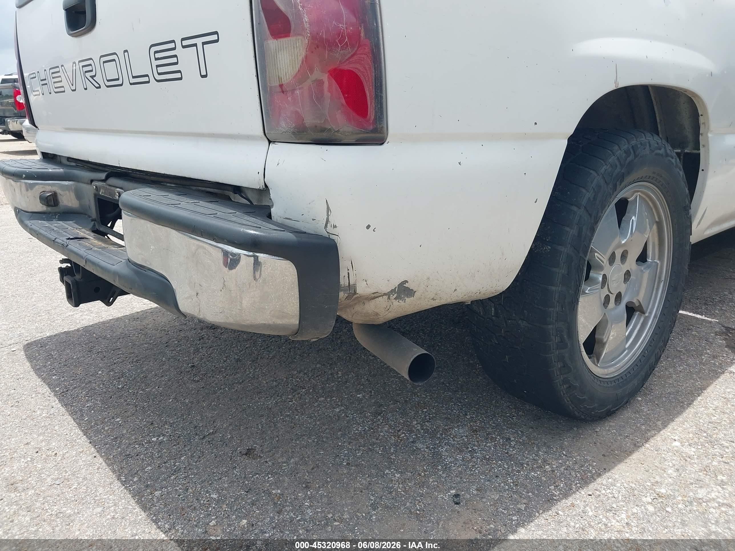 2003 Chevrolet Silverado 1500 Work Truck White vin: 2GCEC19X631366198