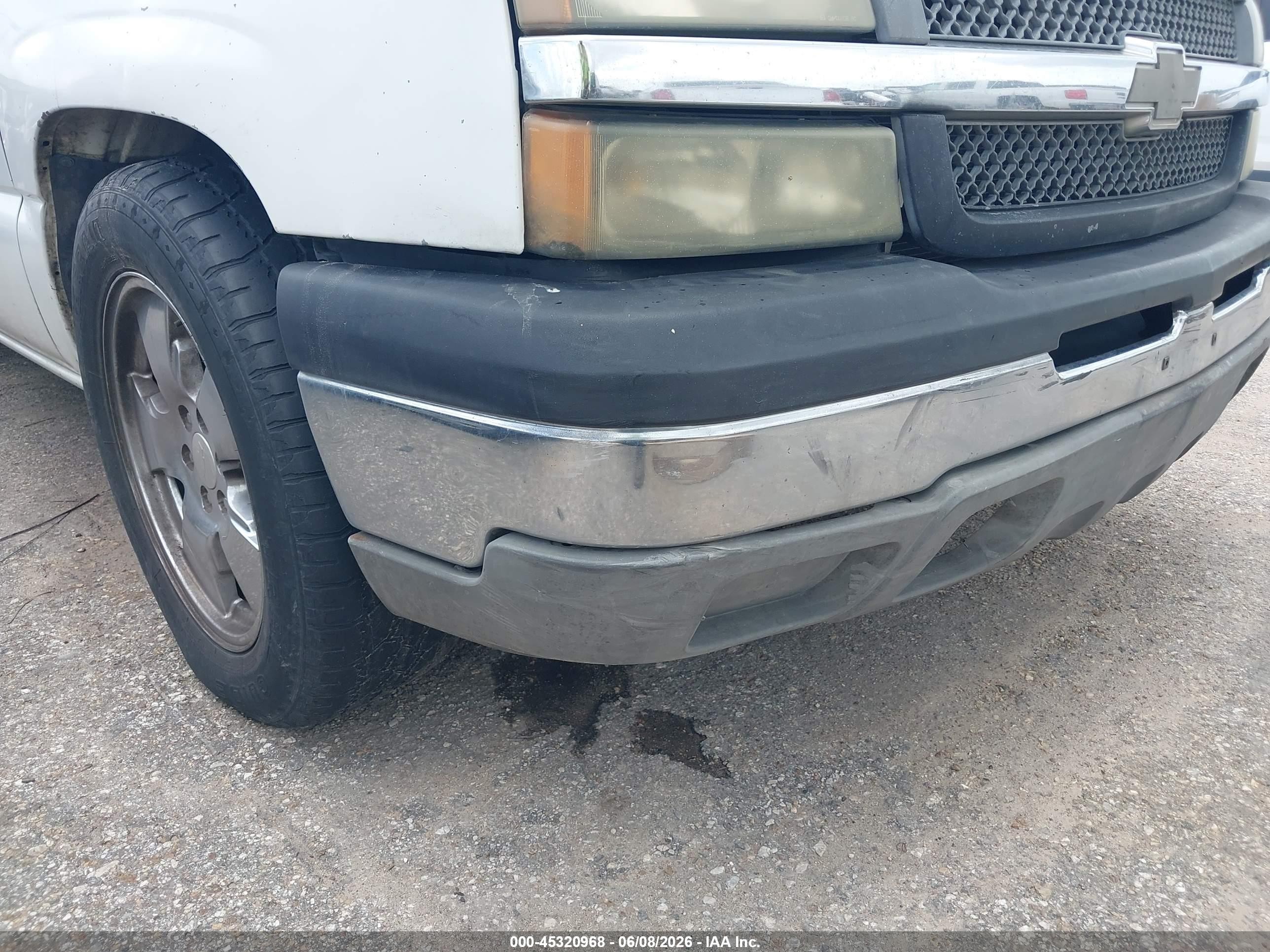2003 Chevrolet Silverado 1500 Work Truck White vin: 2GCEC19X631366198