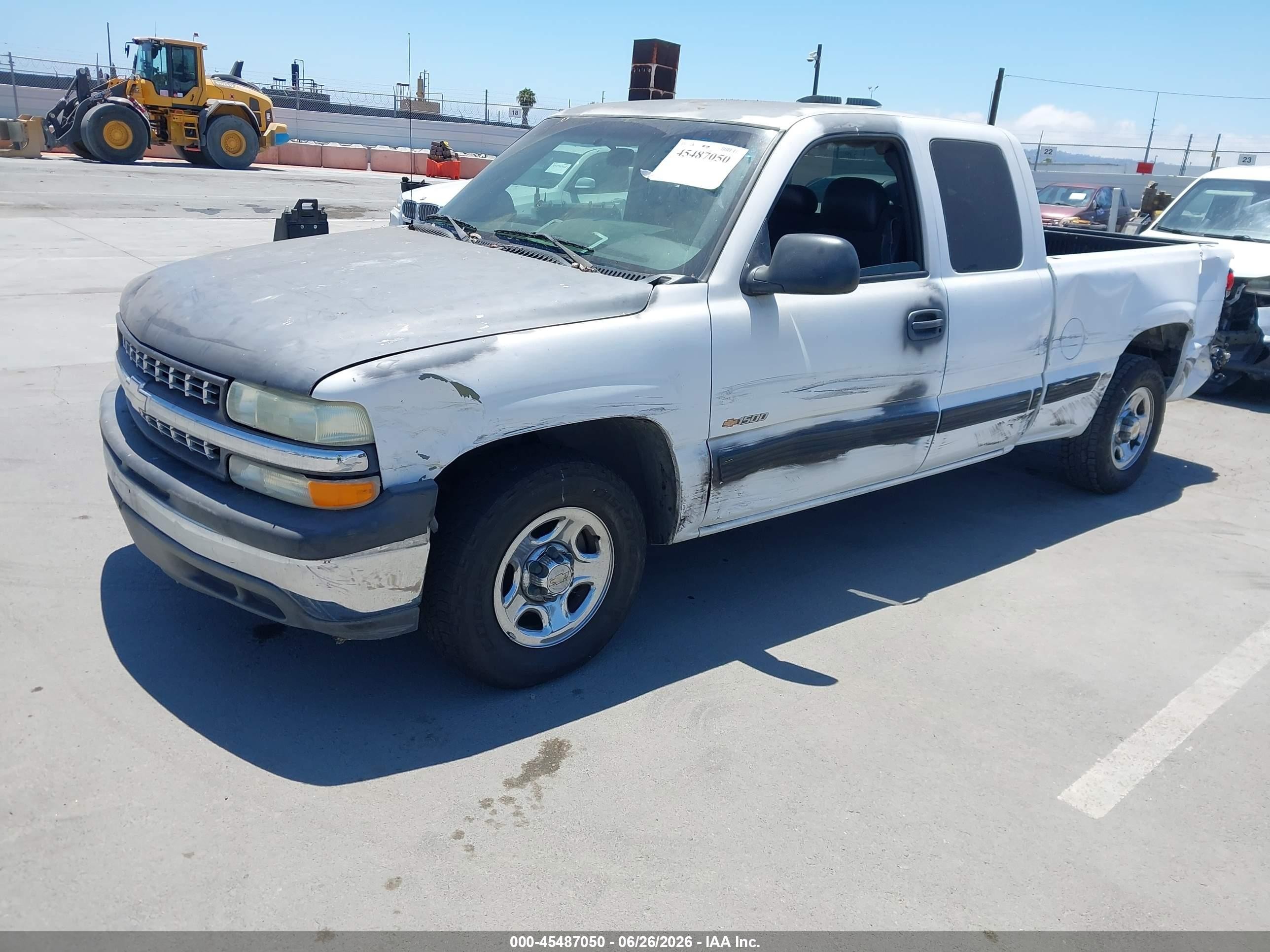 2002 Chevrolet Silverado 1500   White vin: 2GCEC19X721397233