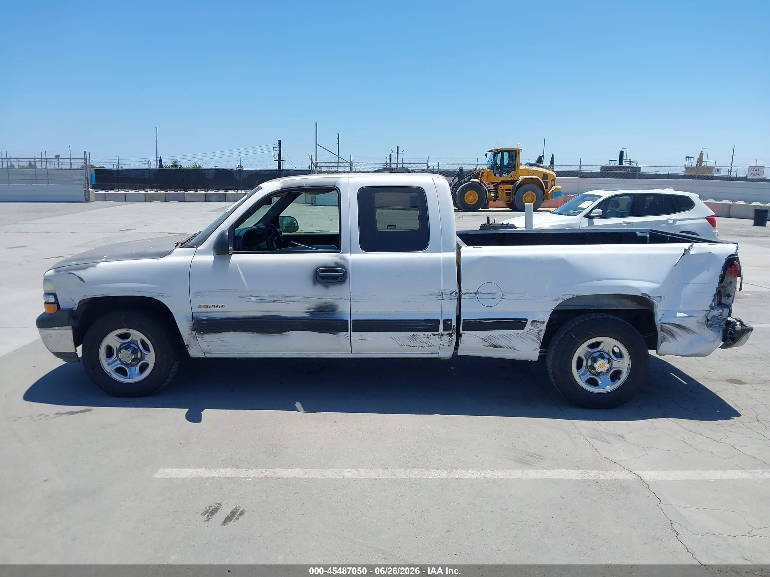 2002 Chevrolet Silverado 1500   White vin: 2GCEC19X721397233