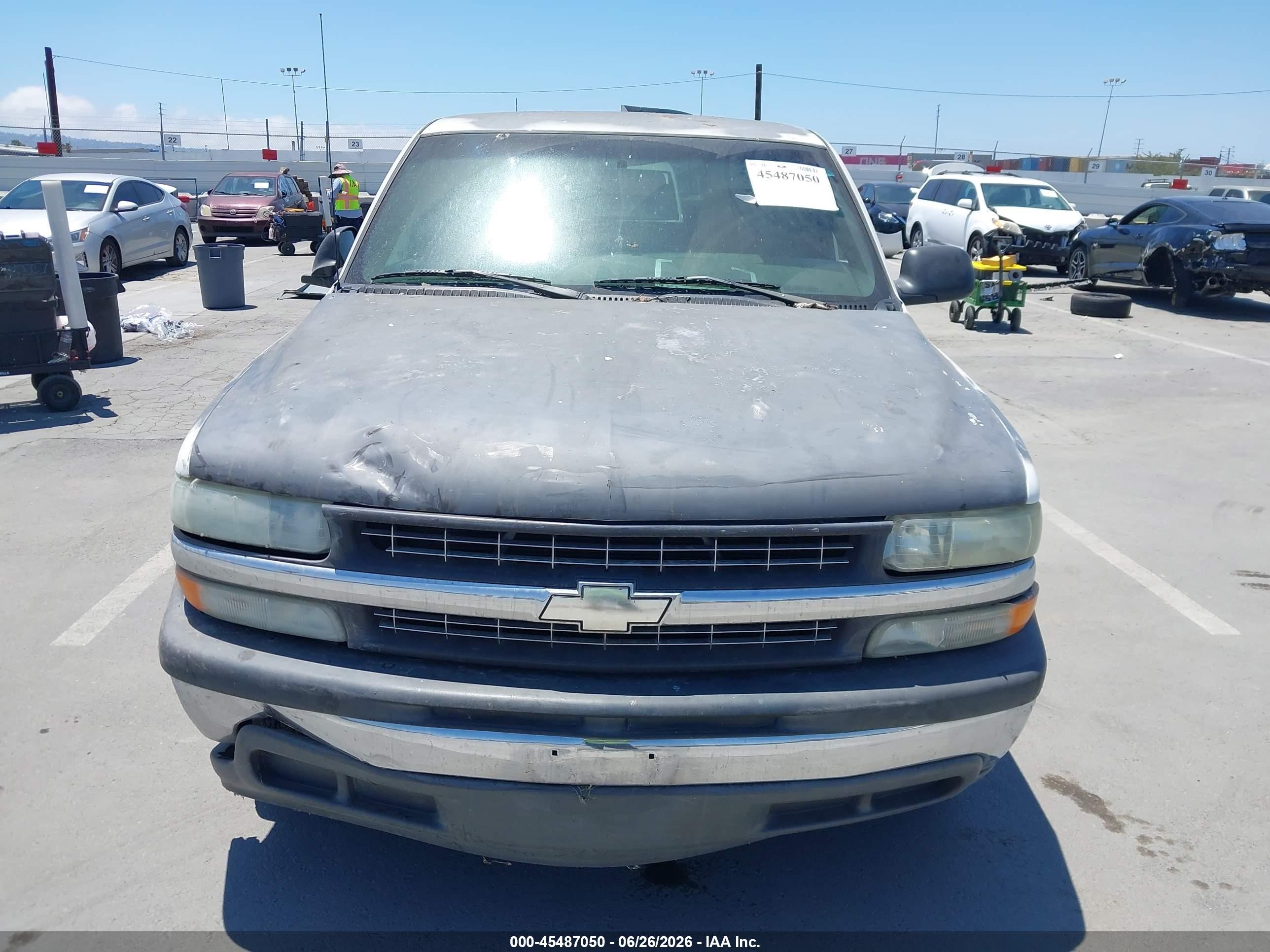 2002 Chevrolet Silverado 1500   White vin: 2GCEC19X721397233