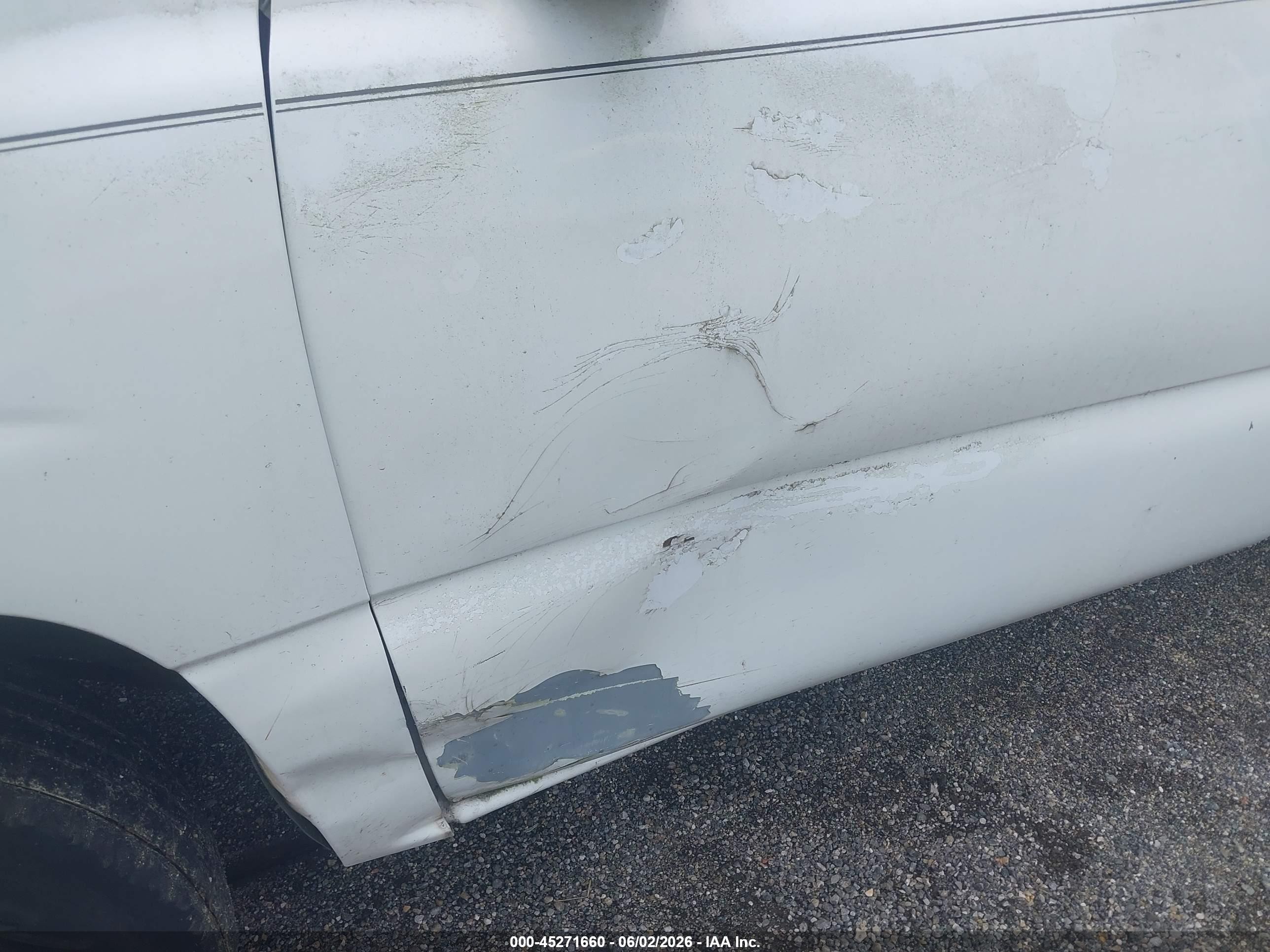 2003 Chevrolet Silverado 1500 Work Truck White vin: 2GCEC19XX31220712