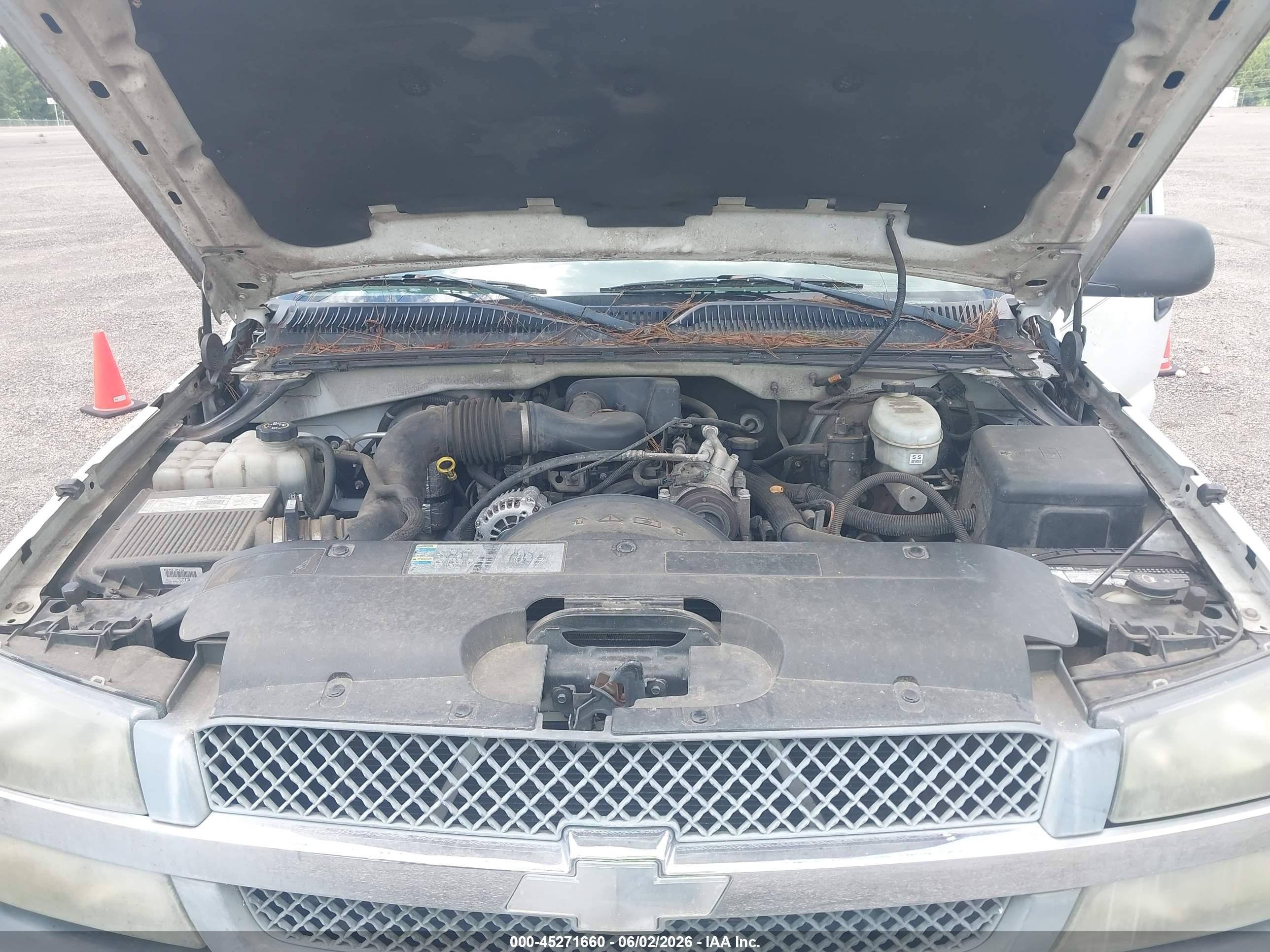 2003 Chevrolet Silverado 1500 Work Truck White vin: 2GCEC19XX31220712