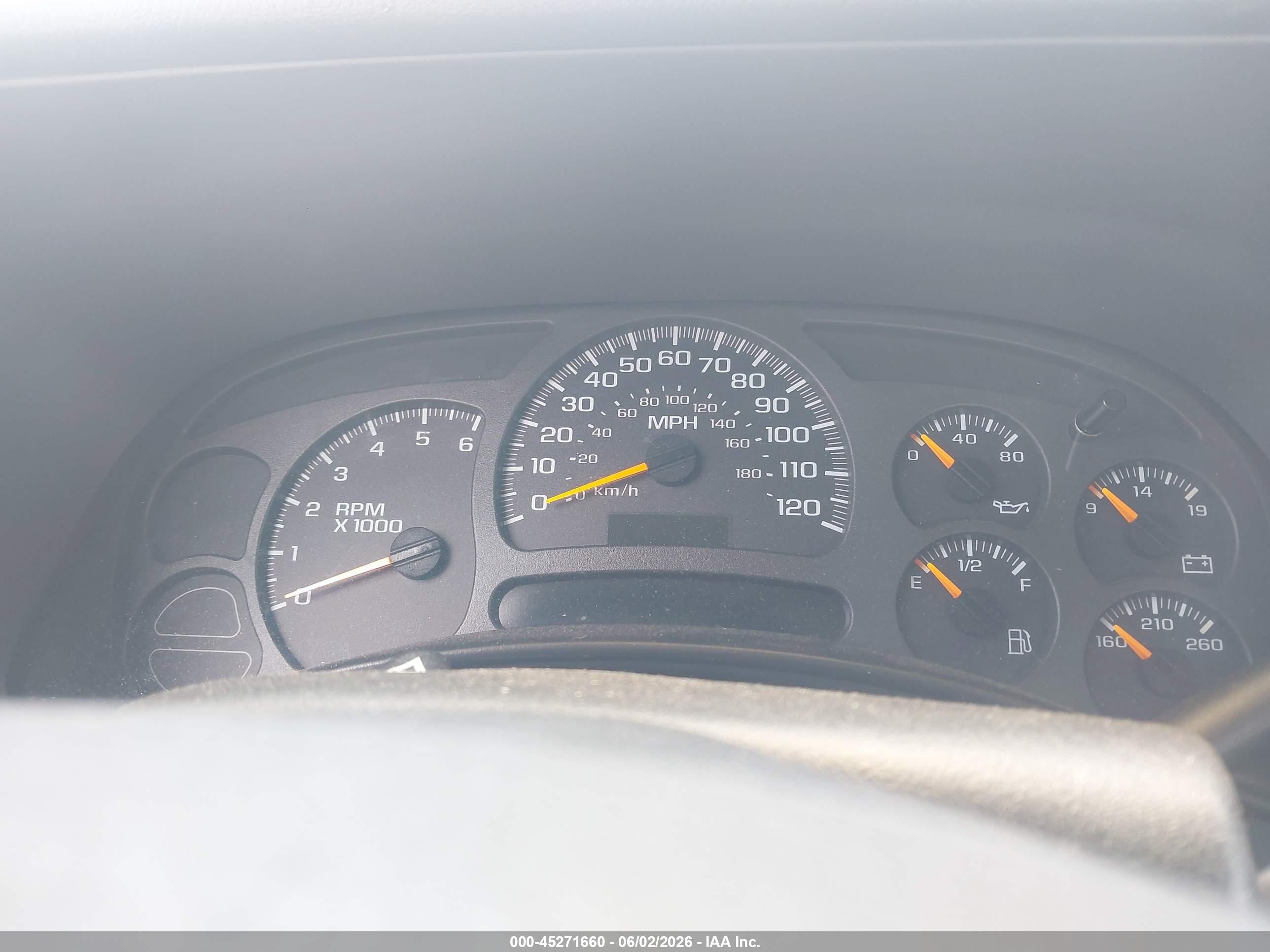 2003 Chevrolet Silverado 1500 Work Truck White vin: 2GCEC19XX31220712