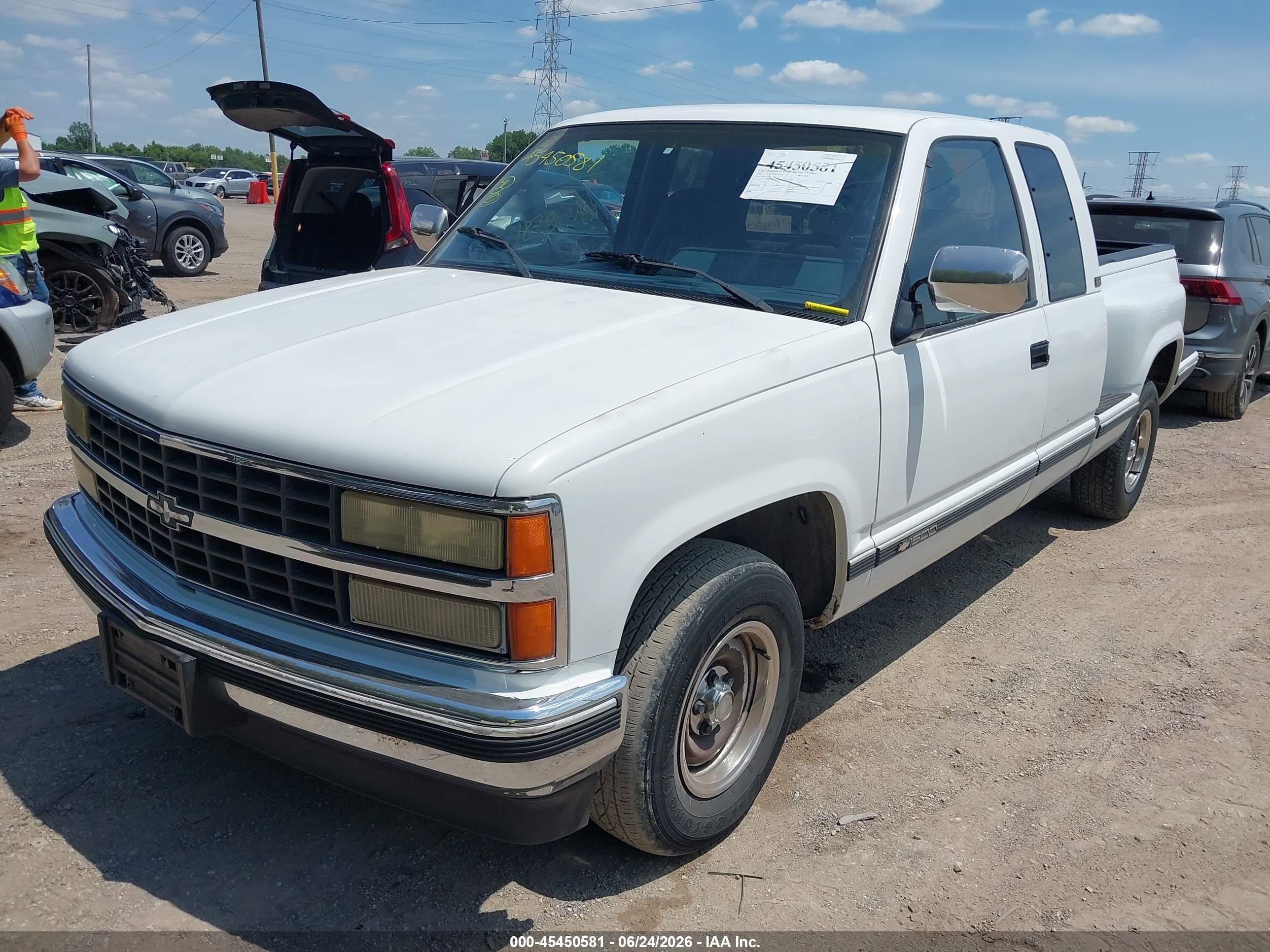 1992 Chevrolet Gmt-400 C1500 White vin: 2GCEC19Z3N1209054