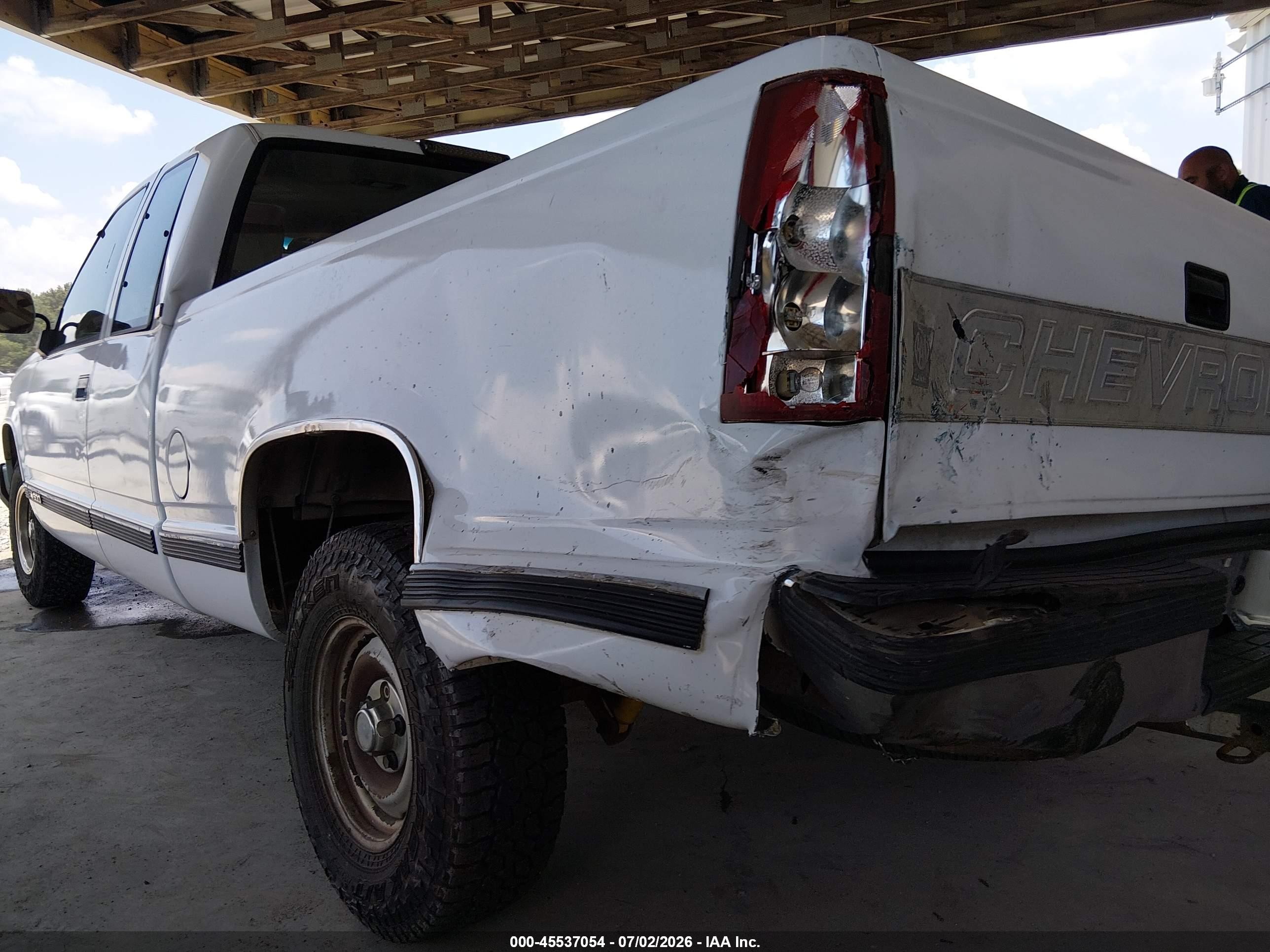 1994 Chevrolet Gmt-400 C1500 White vin: 2GCEC19Z5R1136484
