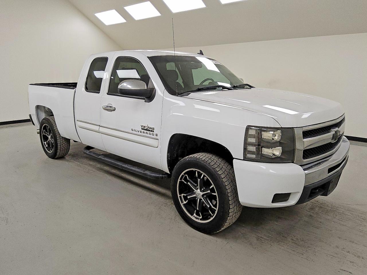 2009 Chevrolet Silverado C1500 Lt White vin: 2GCEC29J391105346
