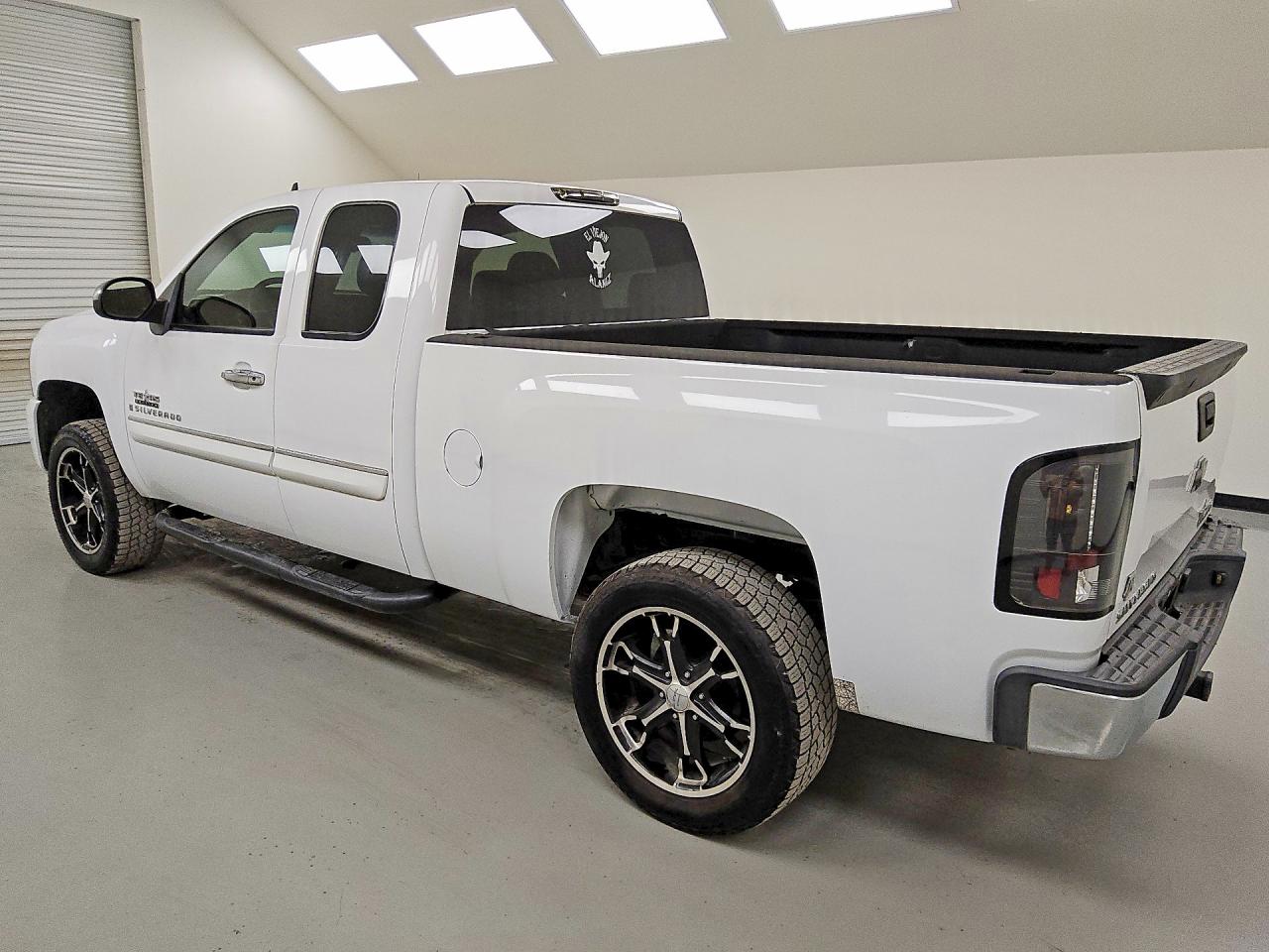 2009 Chevrolet Silverado C1500 Lt White vin: 2GCEC29J391105346