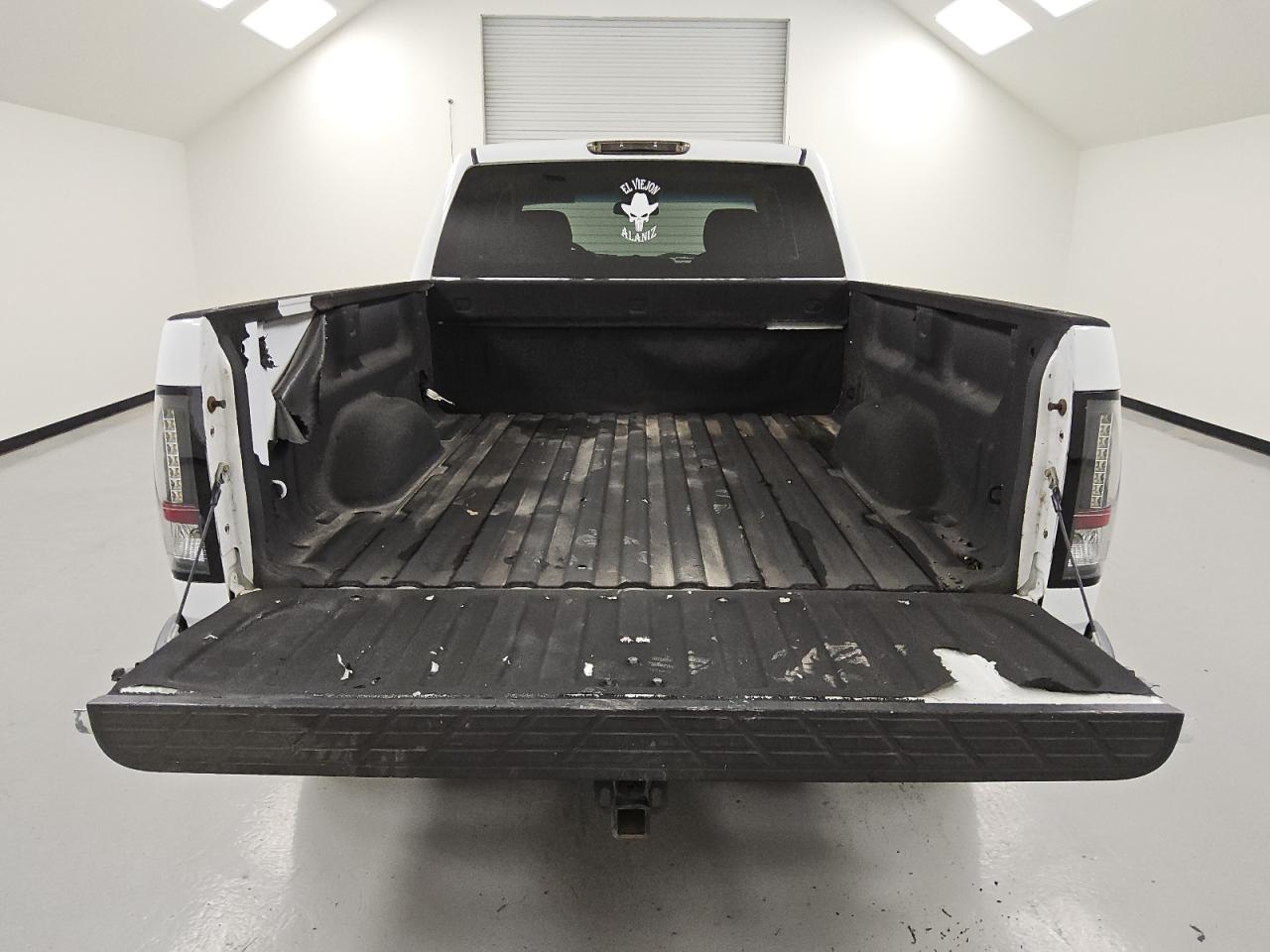 2009 Chevrolet Silverado C1500 Lt White vin: 2GCEC29J391105346 Damage: Bedliner, Aftermarket, Replacement Required