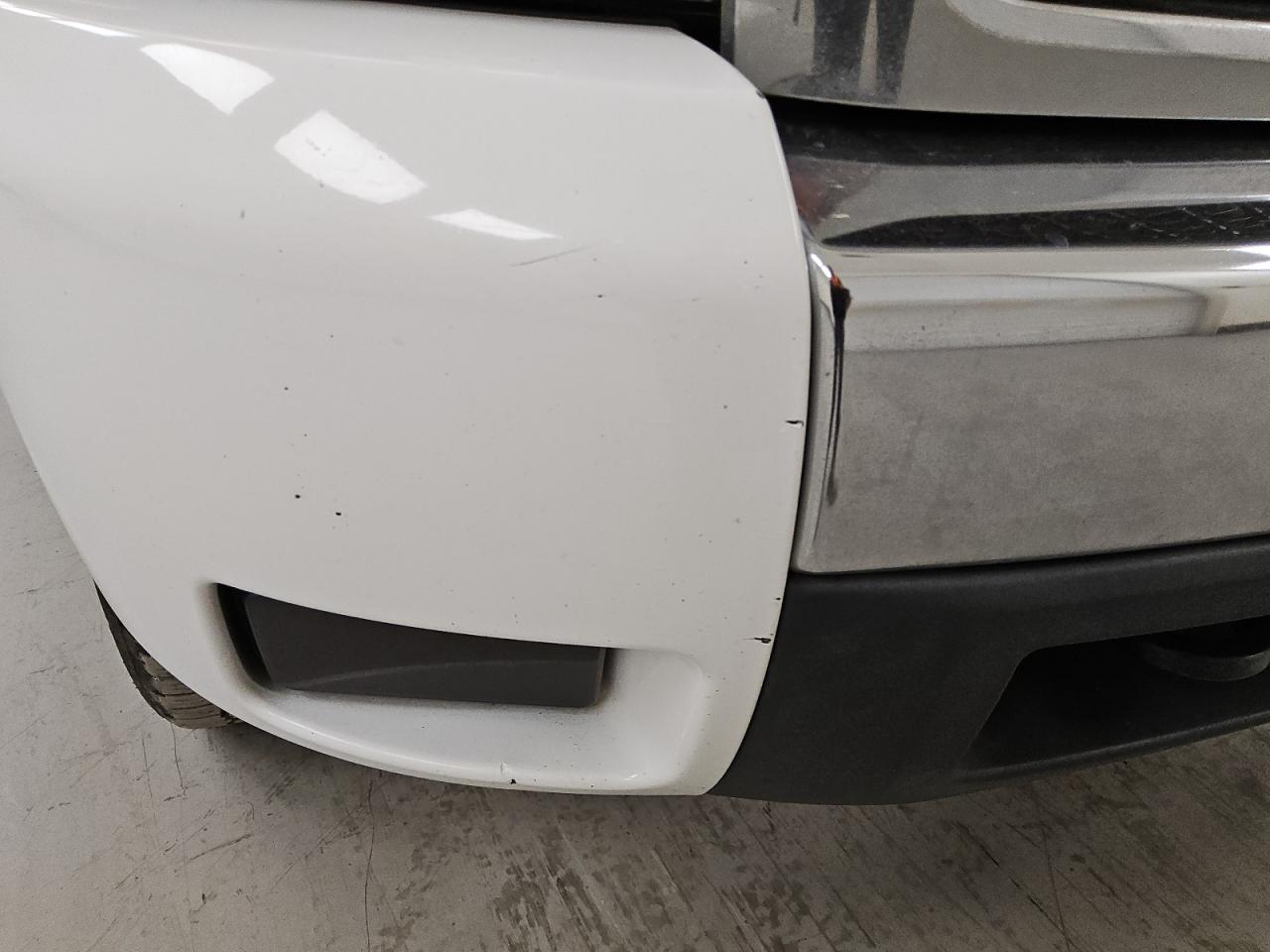2009 Chevrolet Silverado C1500 Lt White vin: 2GCEC29J391105346 Damage: Front Bumper Right Molding, Chipped, 3