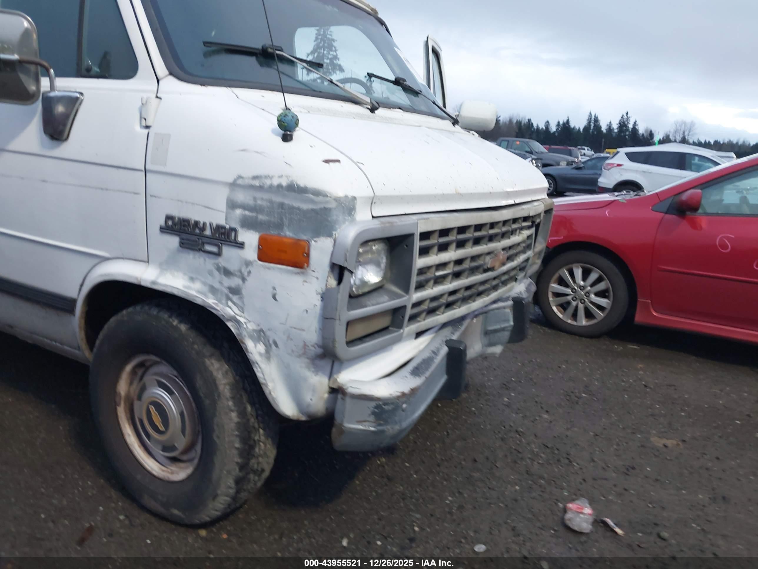 1993 Chevrolet G20   White vin: 2GCEG25K1P4133841