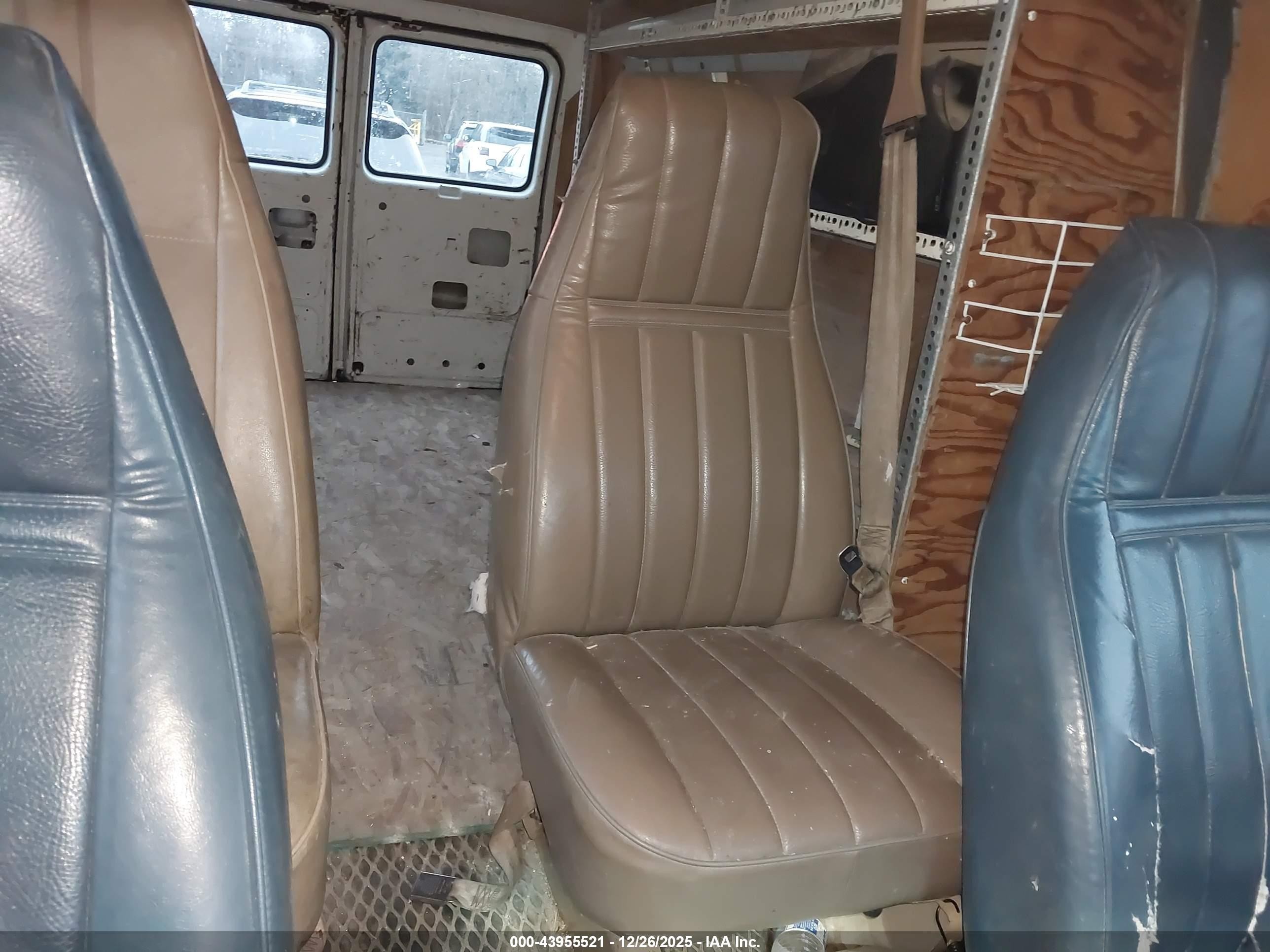 1993 Chevrolet G20   White vin: 2GCEG25K1P4133841