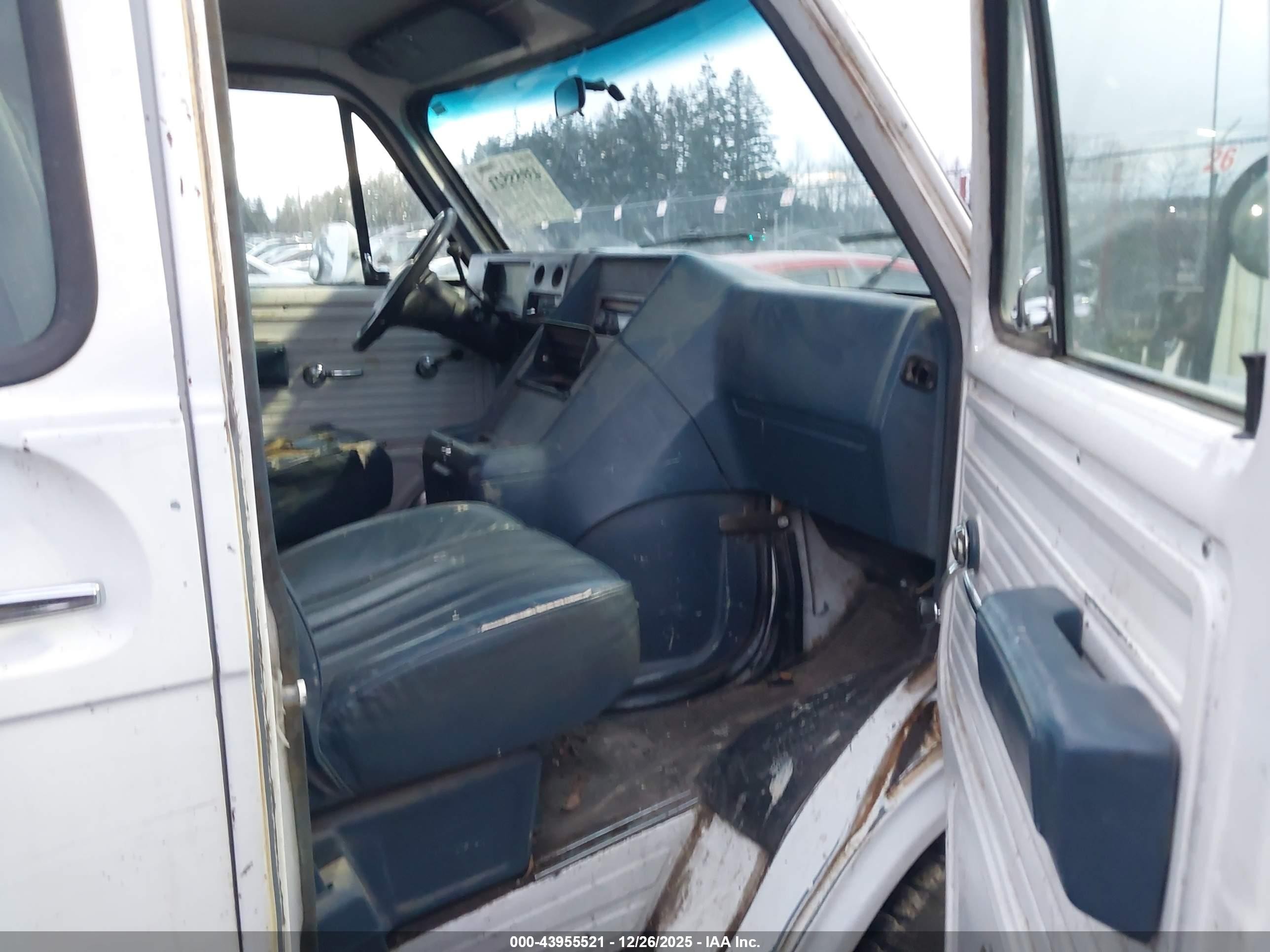 1993 Chevrolet G20   White vin: 2GCEG25K1P4133841