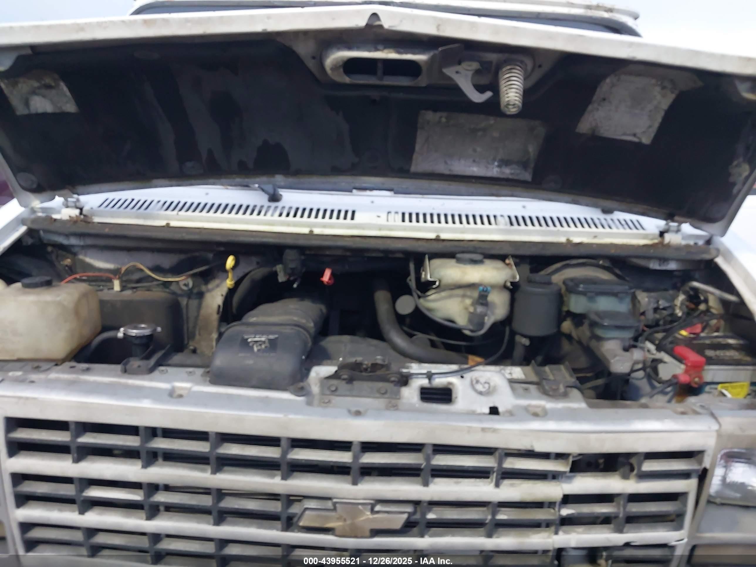 1993 Chevrolet G20   White vin: 2GCEG25K1P4133841