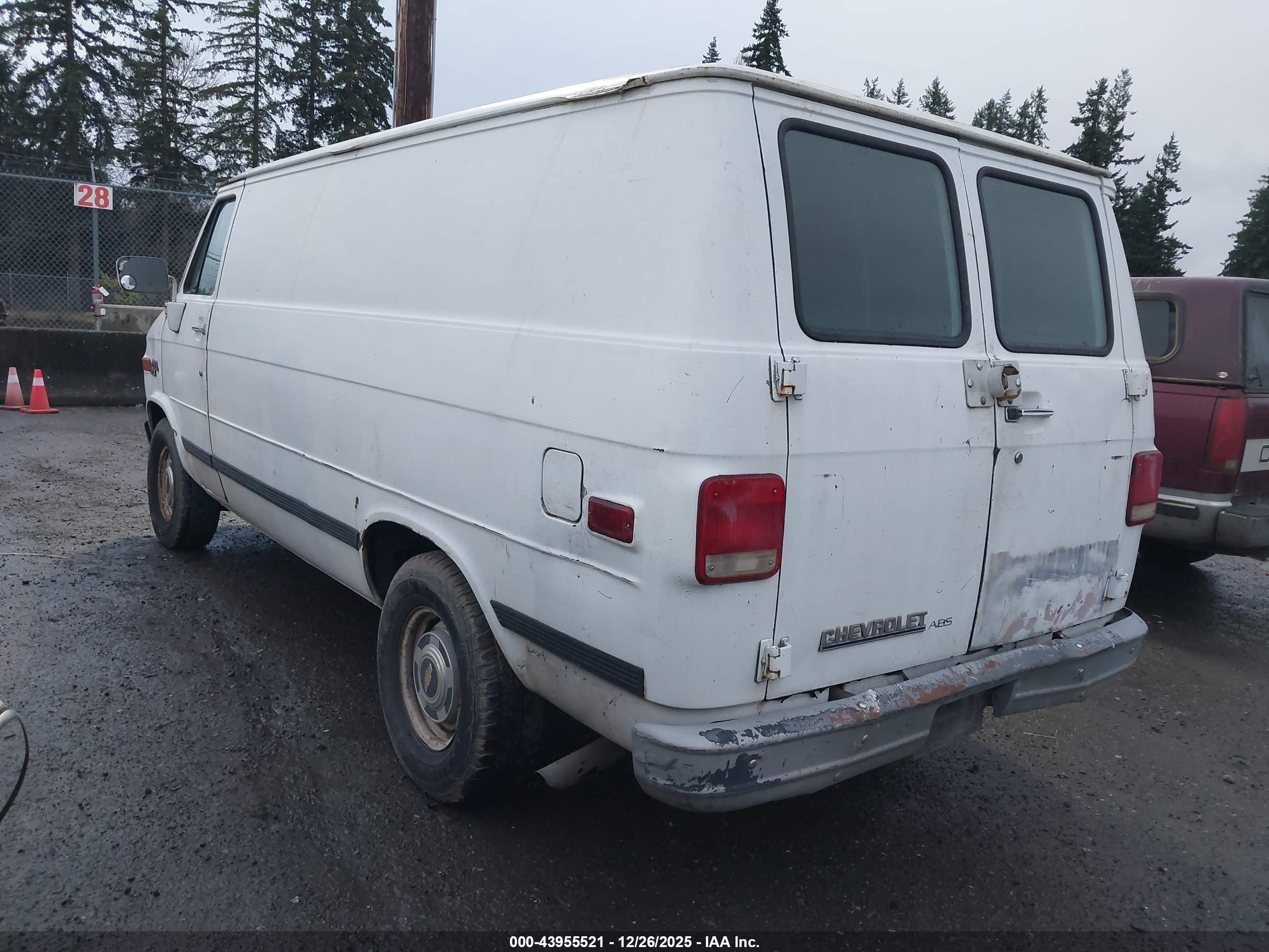 1993 Chevrolet G20   White vin: 2GCEG25K1P4133841