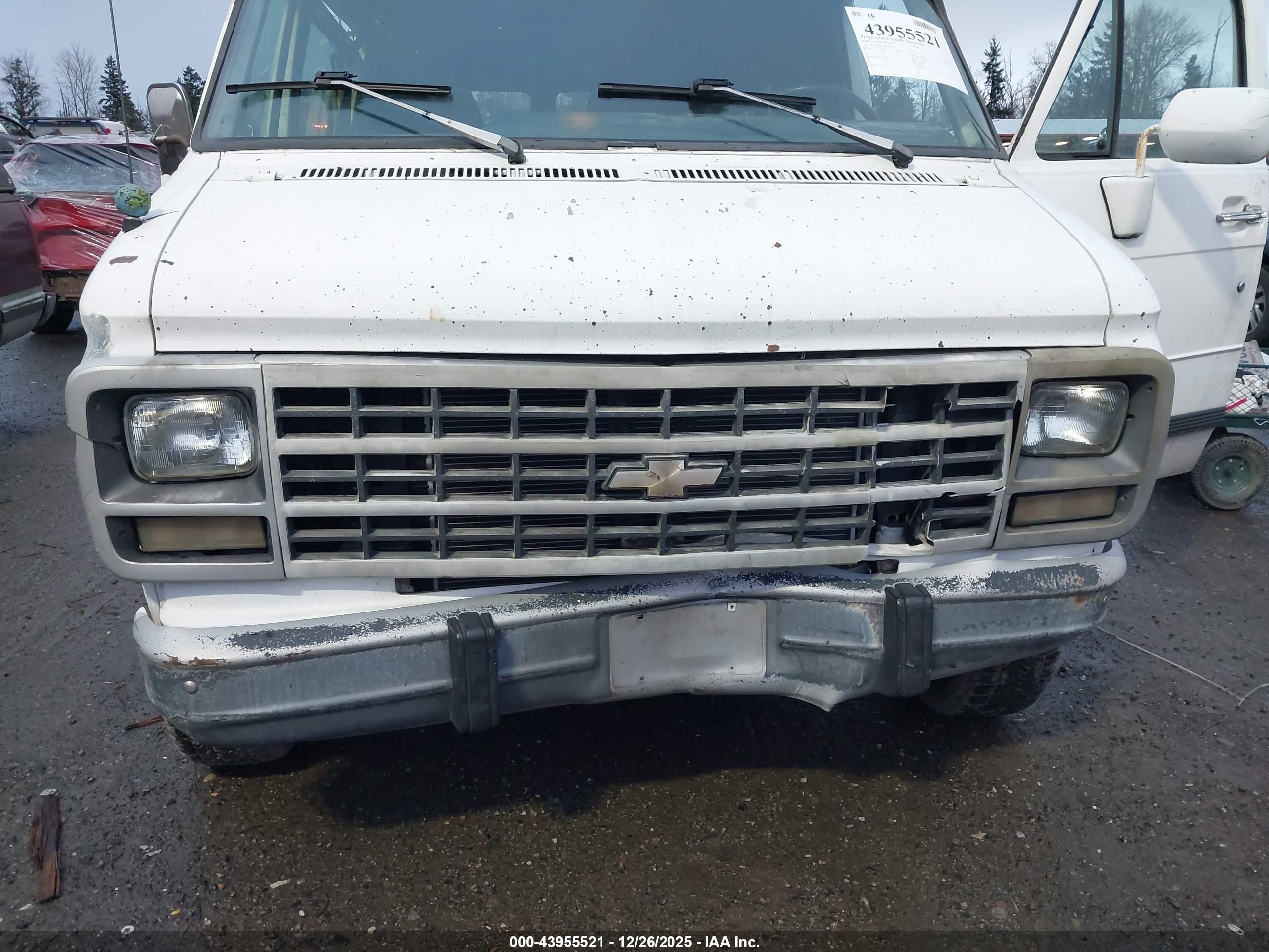 1993 Chevrolet G20   White vin: 2GCEG25K1P4133841