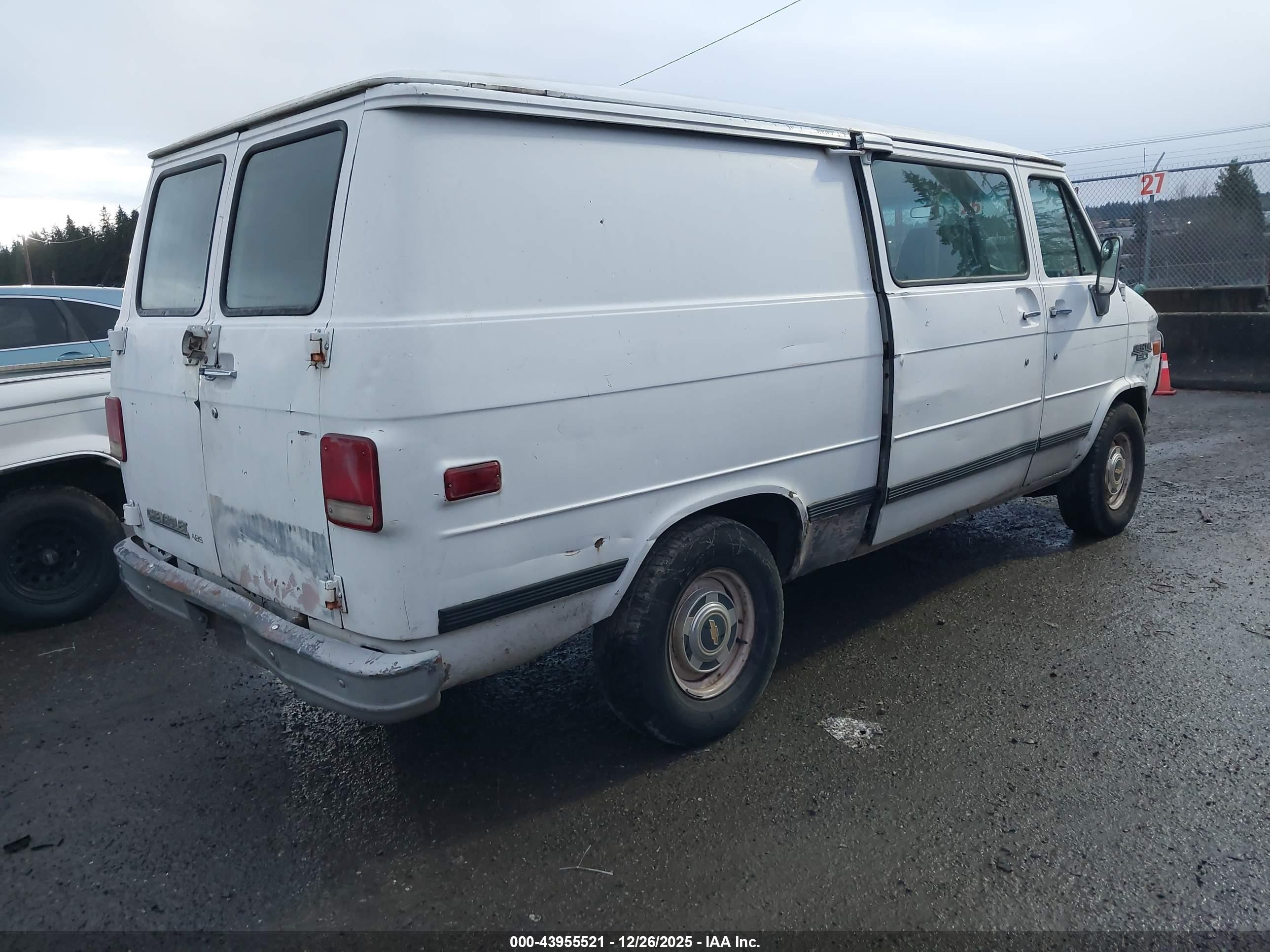 1993 Chevrolet G20   White vin: 2GCEG25K1P4133841