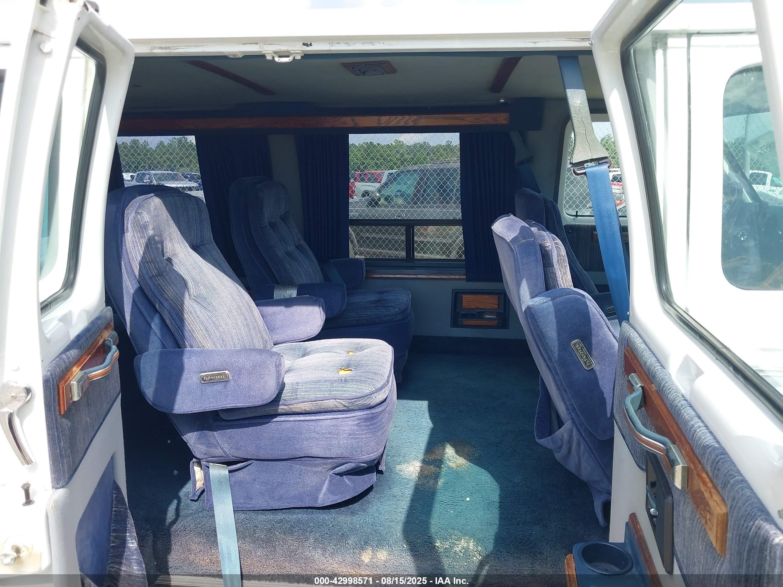 1988 Chevrolet G20   Белый vin: 2GCEG25K4J4112747