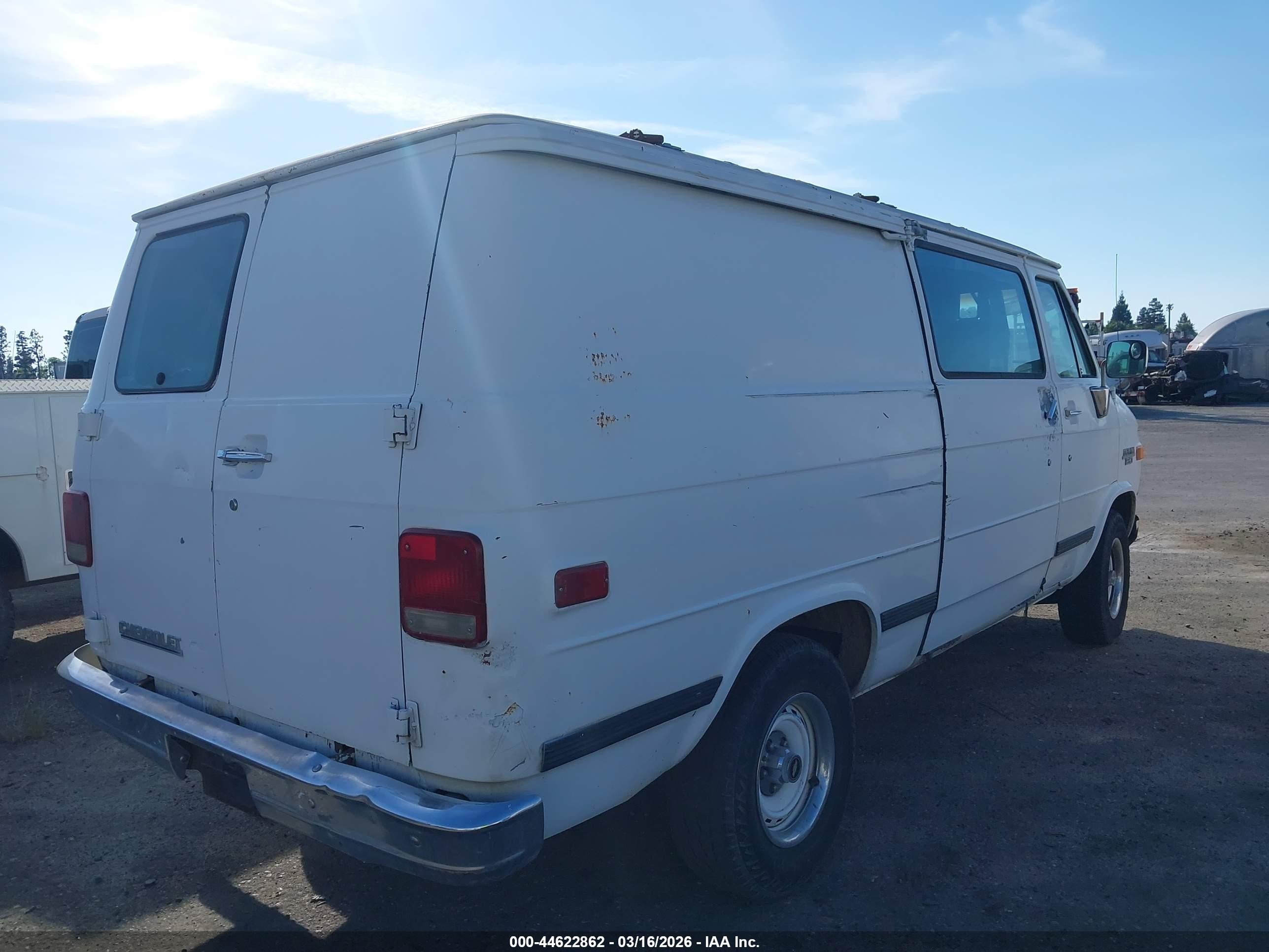 1993 Chevrolet G20   White vin: 2GCEG25K8P4113828