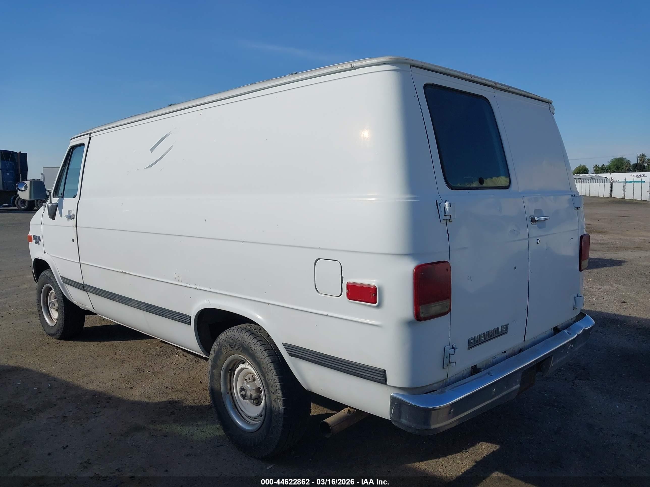 1993 Chevrolet G20   White vin: 2GCEG25K8P4113828