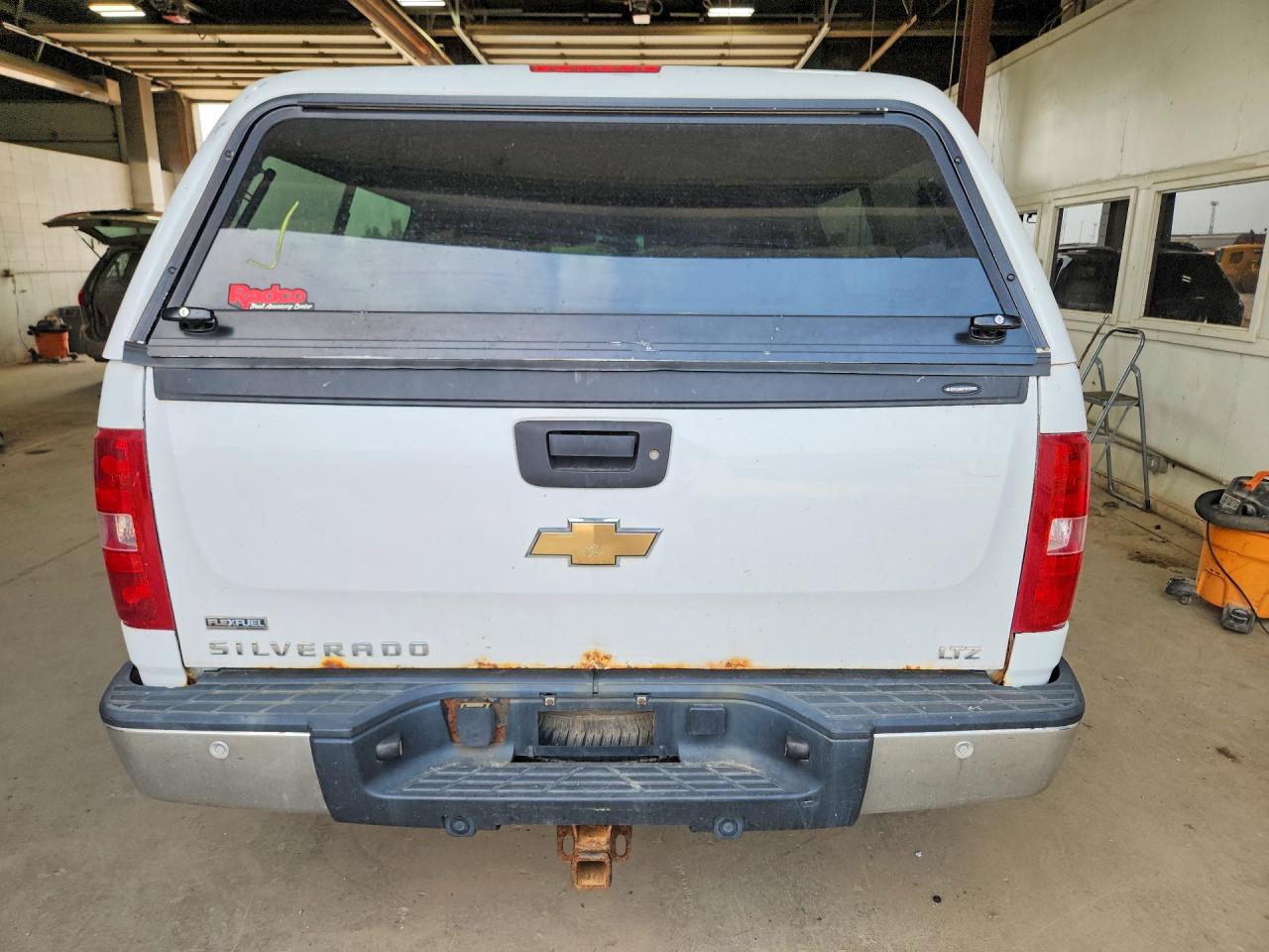 2007 Chevrolet Silverado K1500 Crew Cab White vin: 2GCEK133271627938