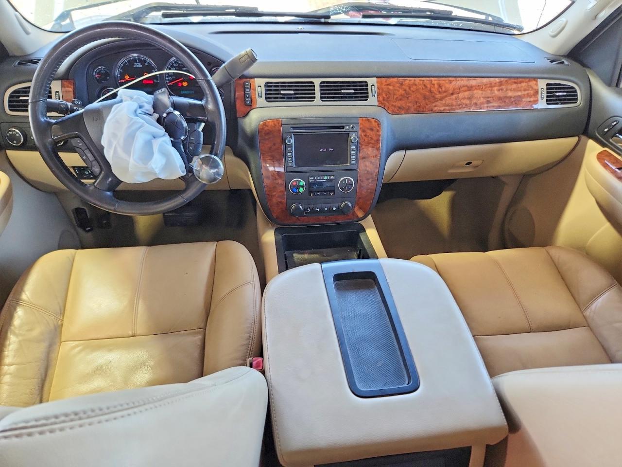 2008 Chevrolet Silverado K1500 White vin: 2GCEK133281324837