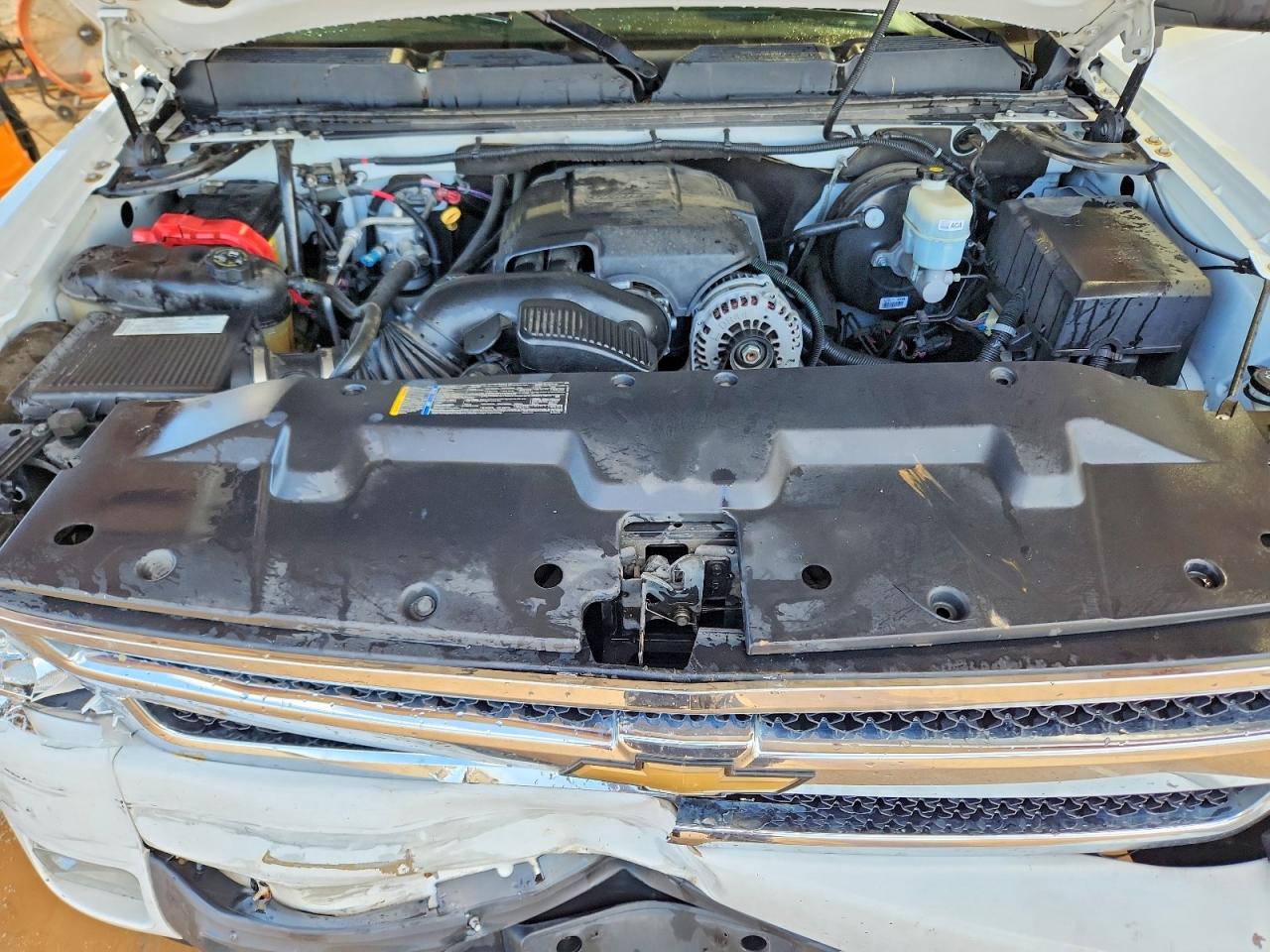 2008 Chevrolet Silverado K1500 White vin: 2GCEK133281324837