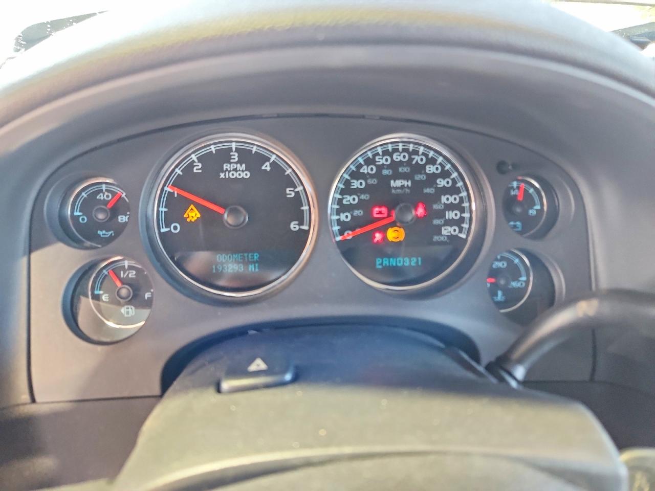 2008 Chevrolet Silverado K1500 White vin: 2GCEK133281324837